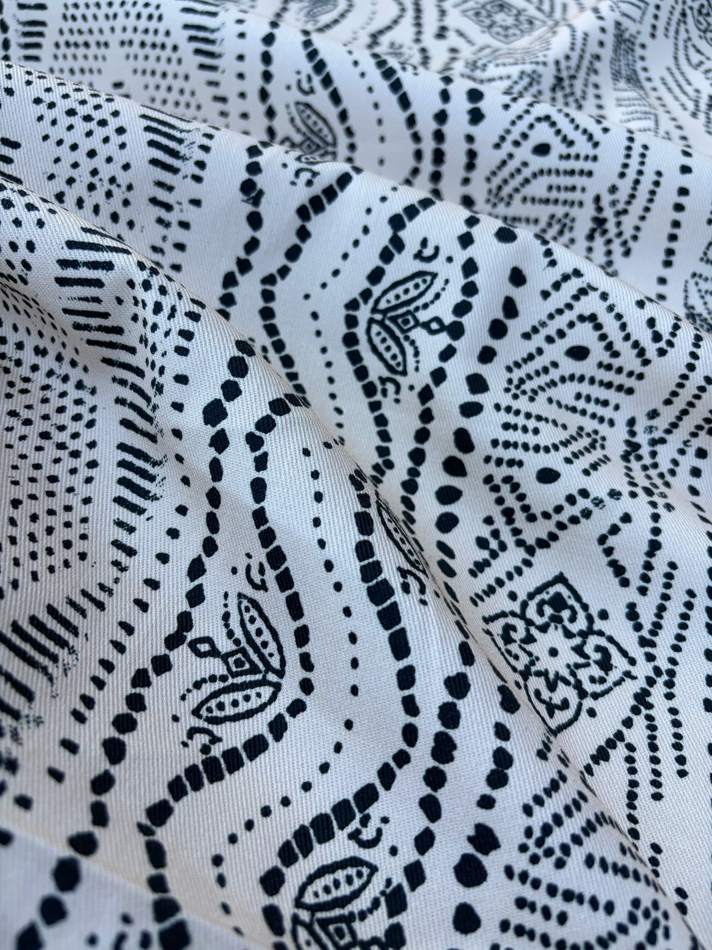 CHARLY 020 cotton twill stretch black/sand ethnical print