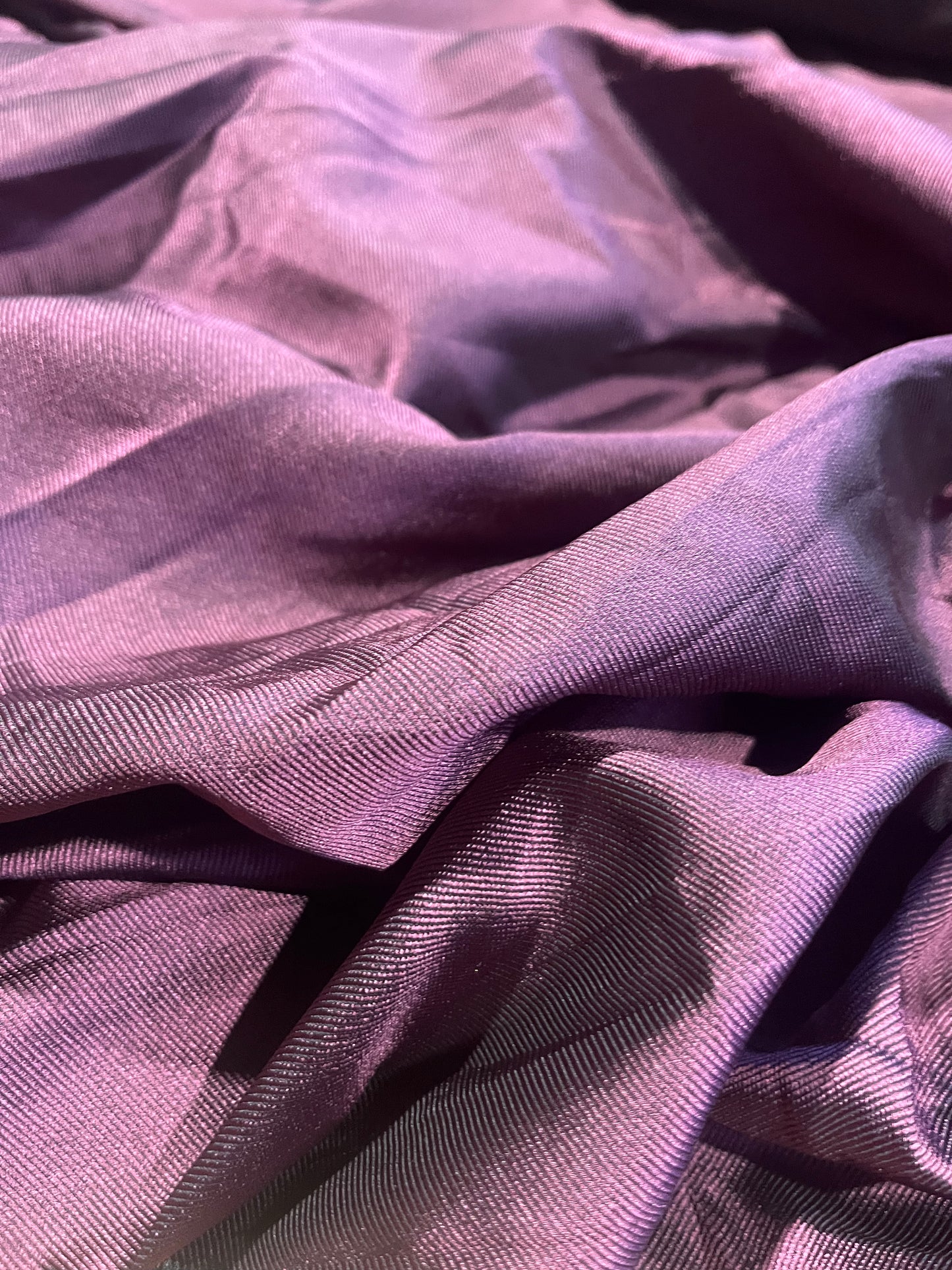 E02 shiny viscose aubergine