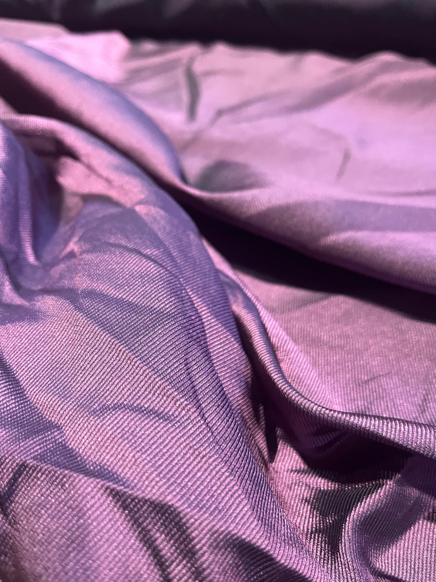 E02 shiny viscose aubergine