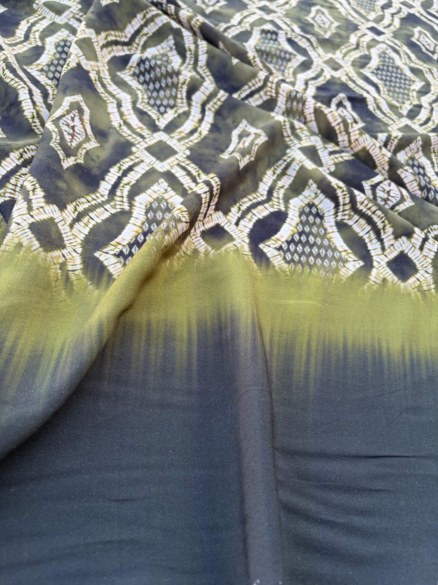 CHARLY 033 khaky/green single border print