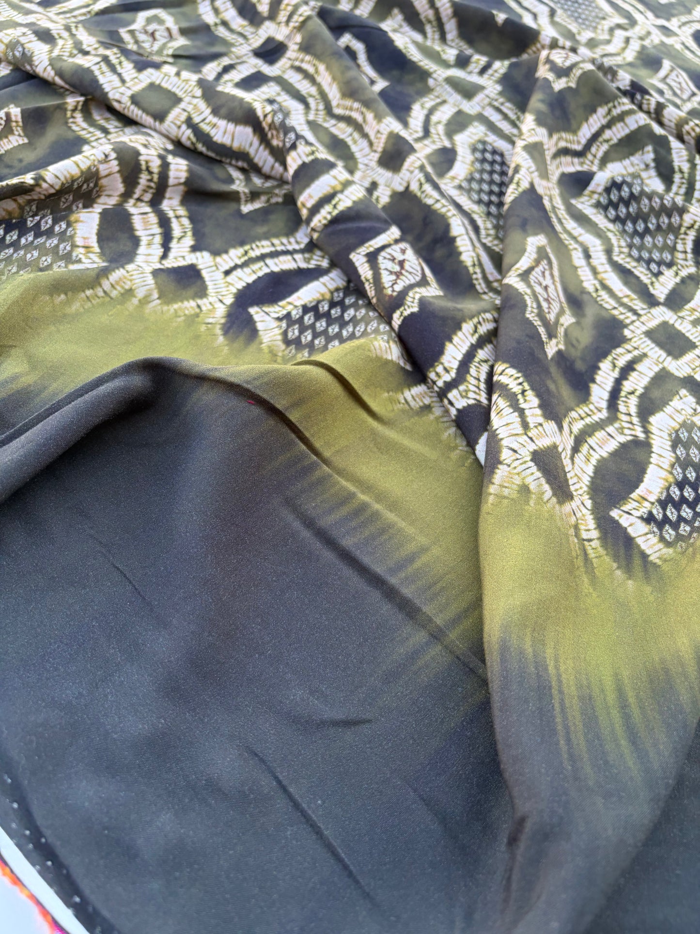 CHARLY 033 khaky/green single border print