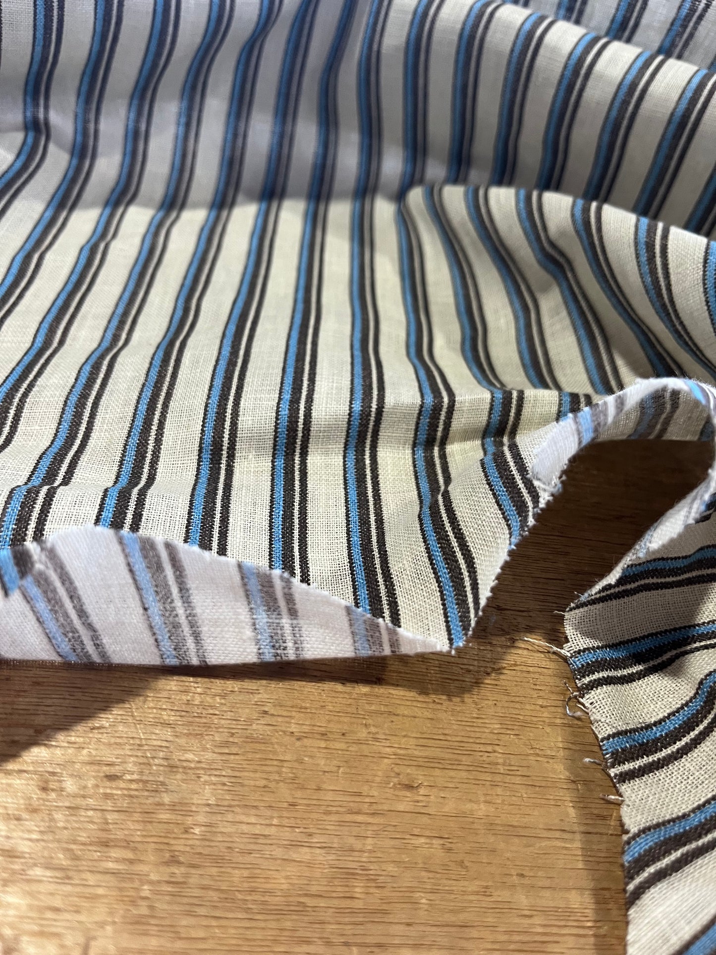 D02 Linen stripe