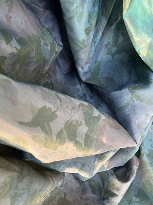 Solstice collection 7 cupro/viscose changeant summer dark flowers