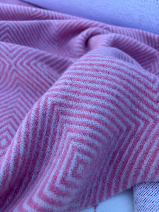 CHARLY 038 pink checkered heavy wool flannel