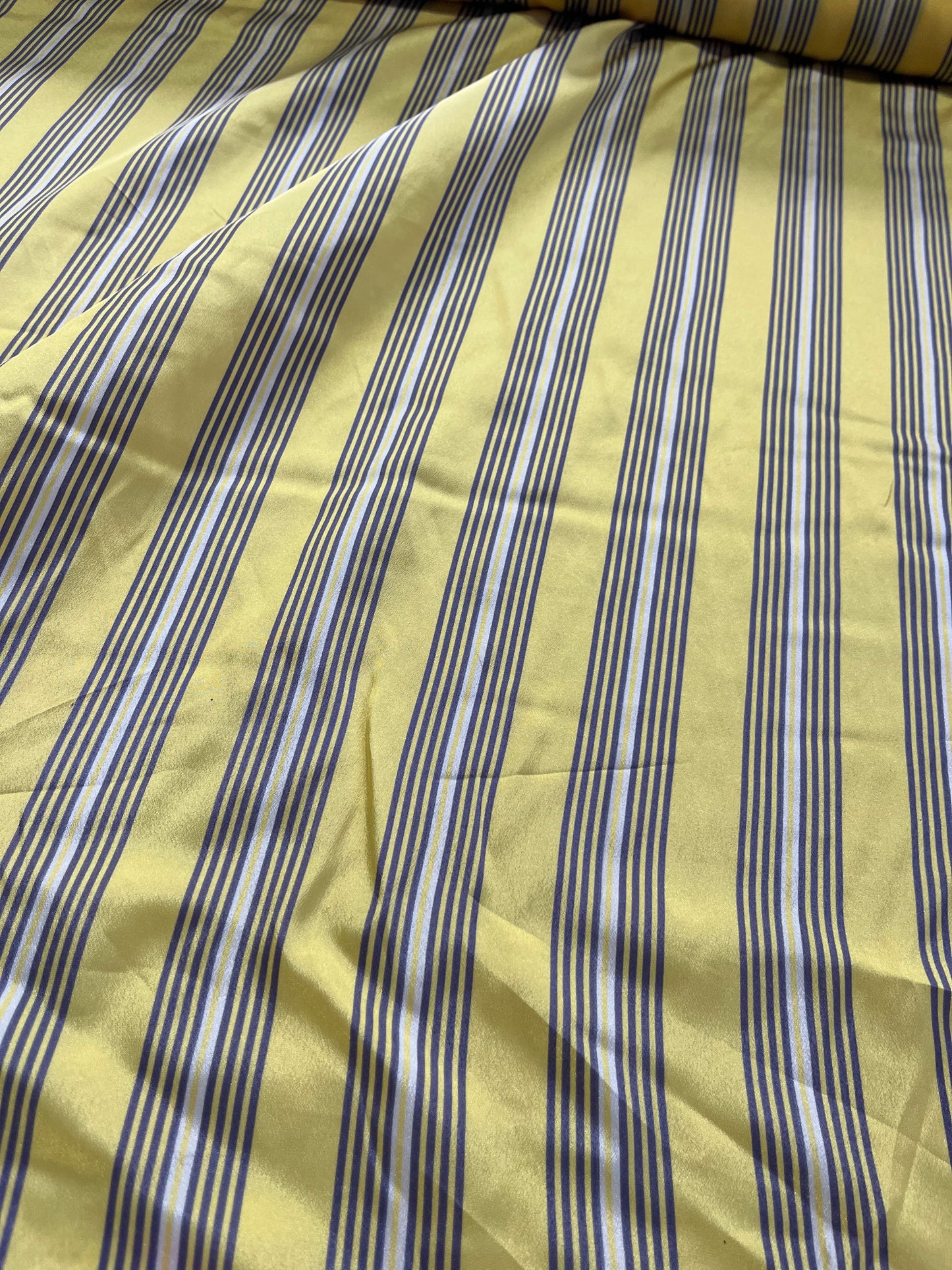 D02 satin irregular yellow stripe