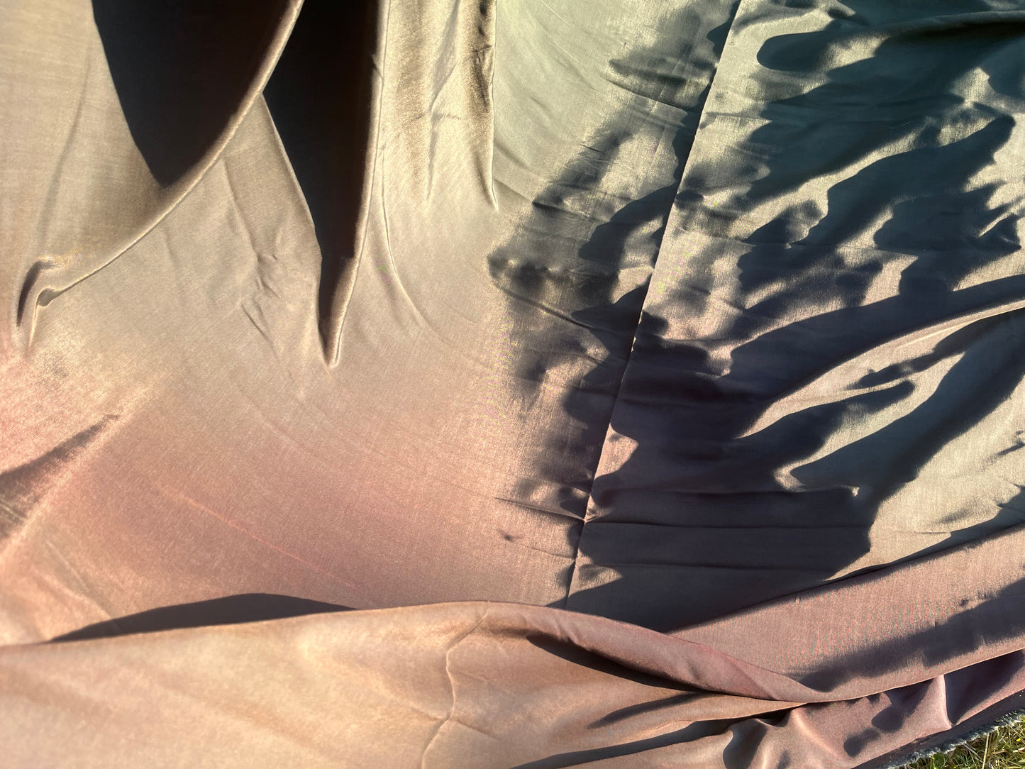 Solstice collection 16 cupro/viscoseburgundy/brown/green changeant fabric