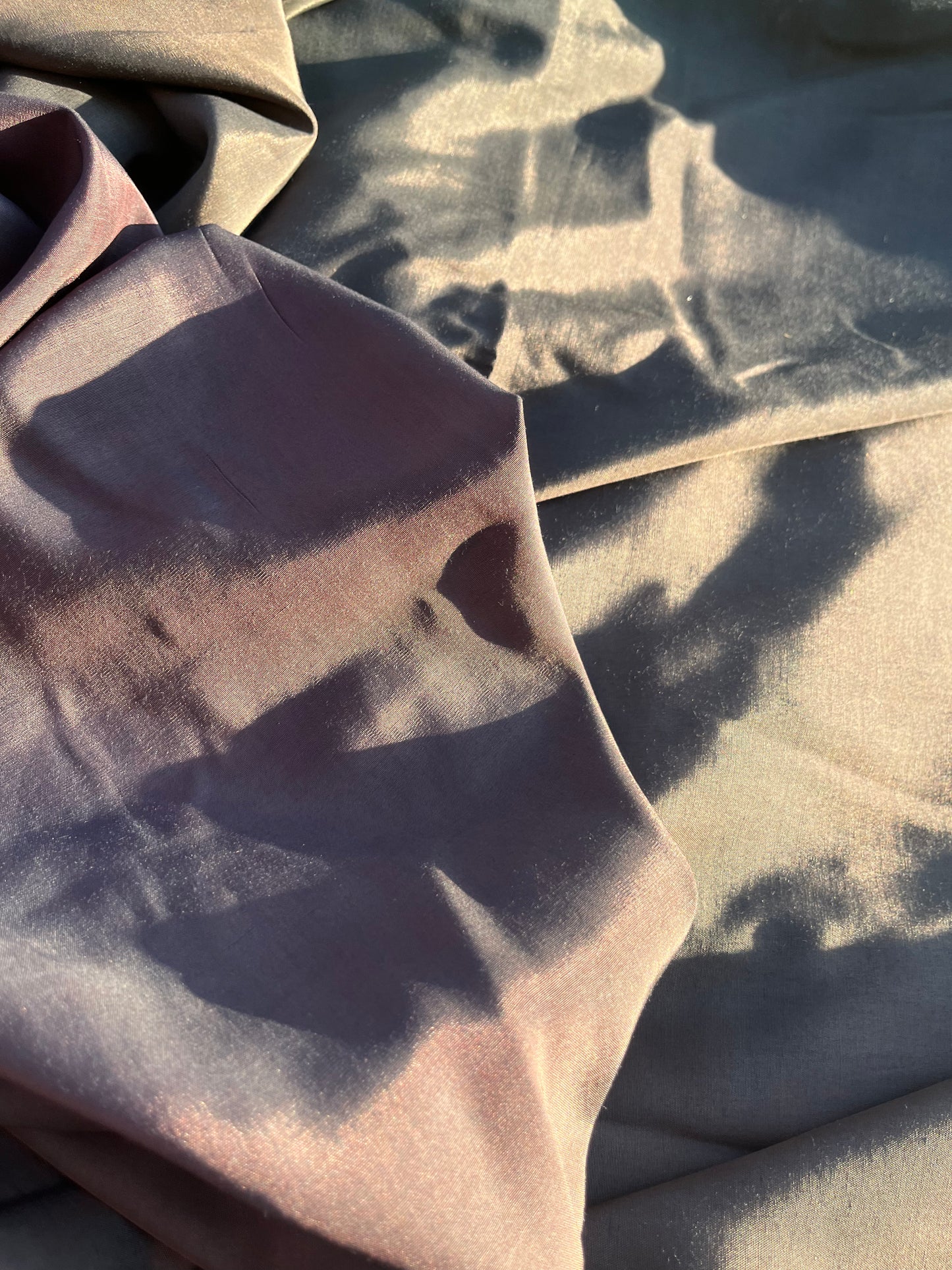 Solstice collection 16 cupro/viscoseburgundy/brown/green changeant fabric
