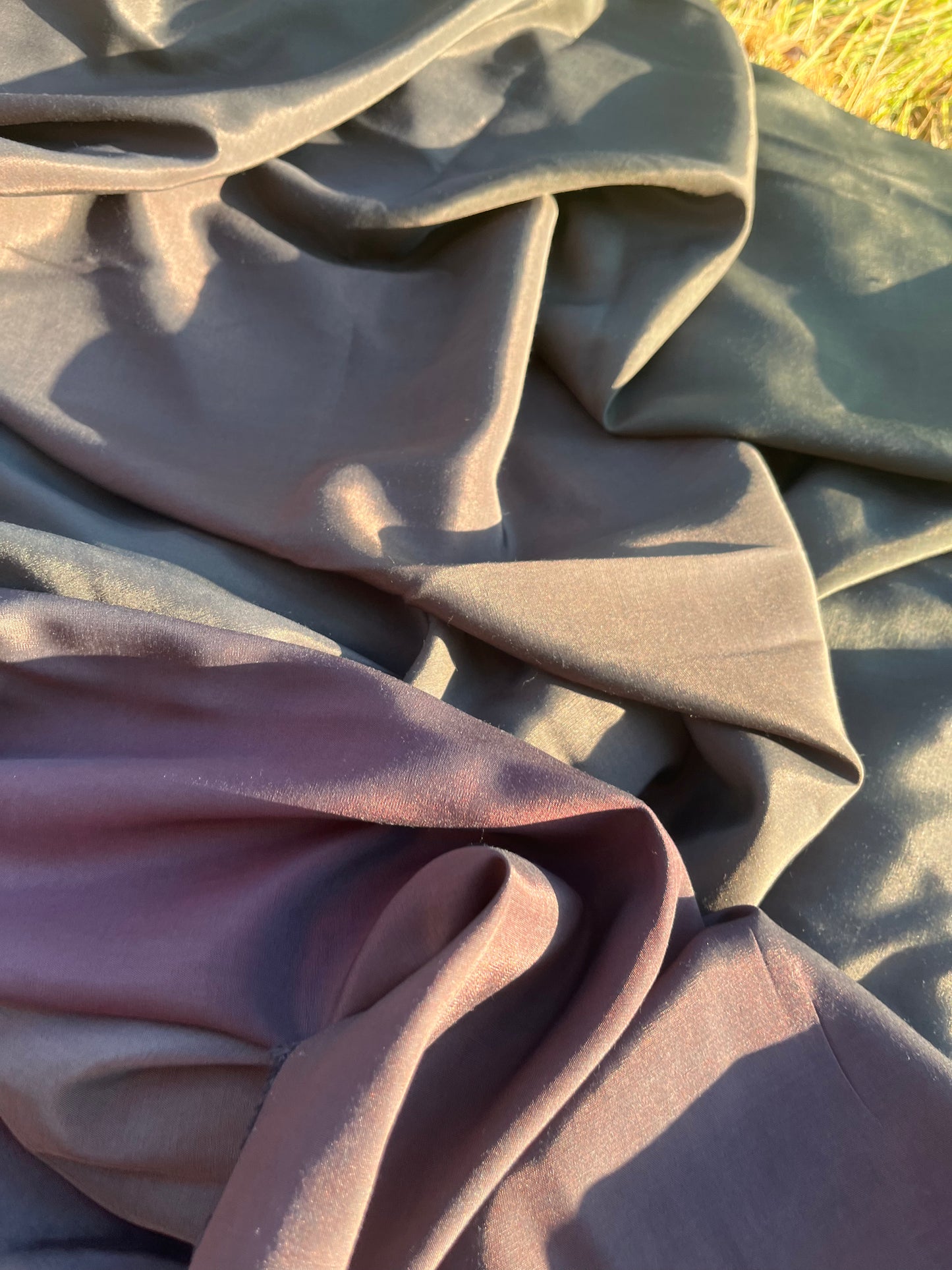 Solstice collection 16 cupro/viscoseburgundy/brown/green changeant fabric