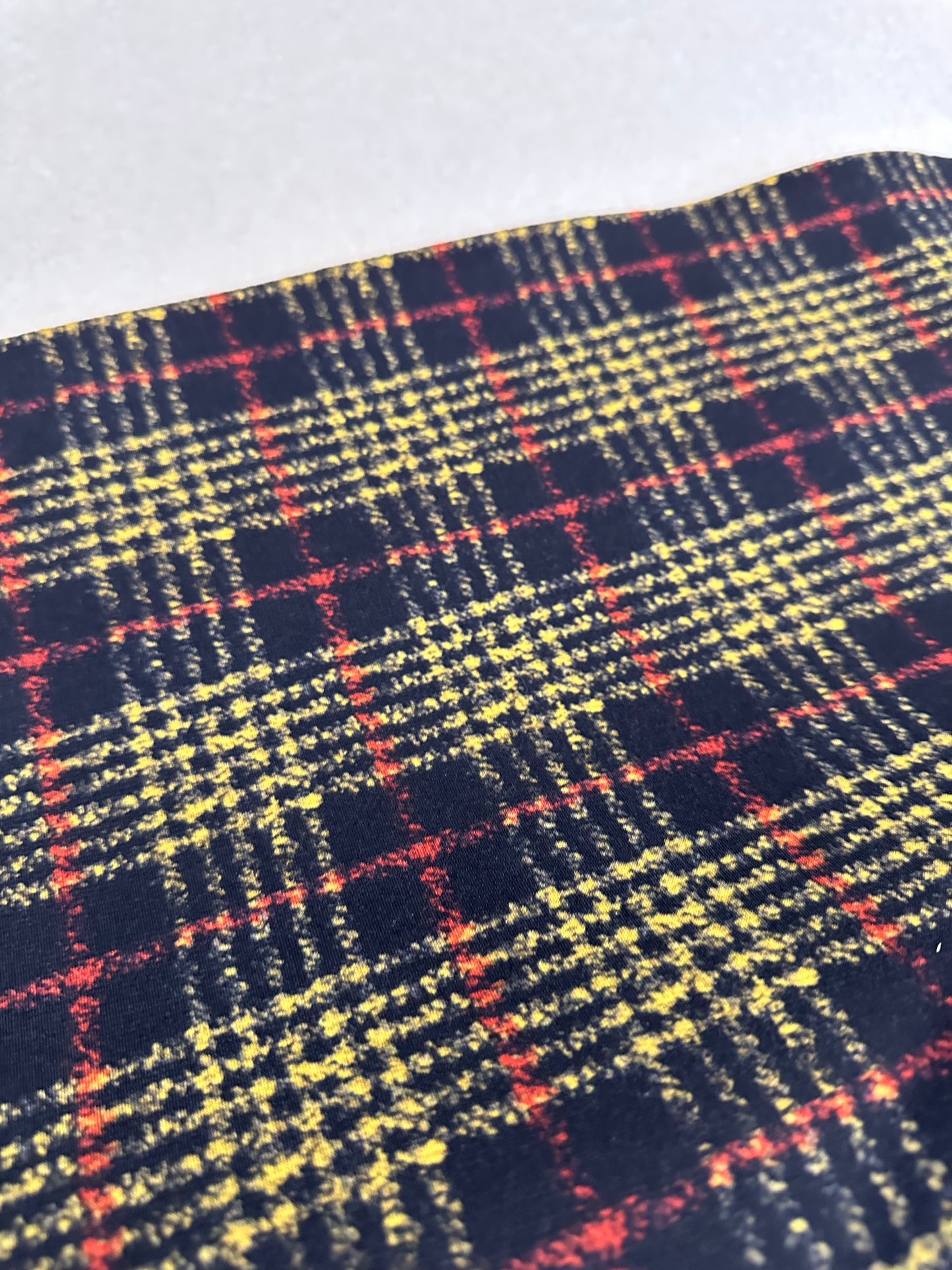 Flip side 215 red yellow black check double face creme