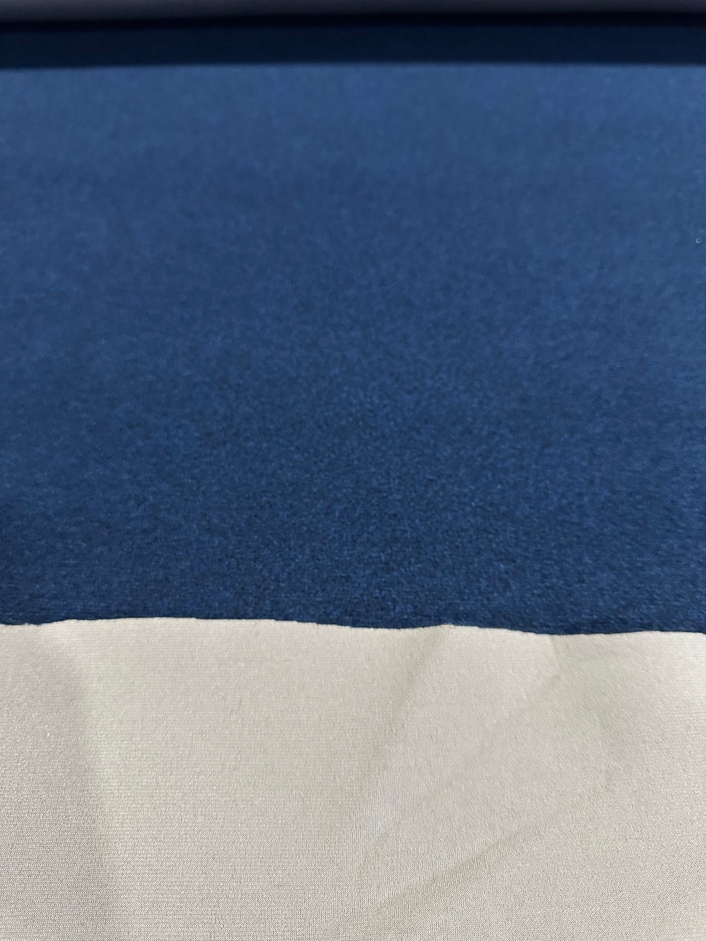 Flip side 245 wool Navy/Greige