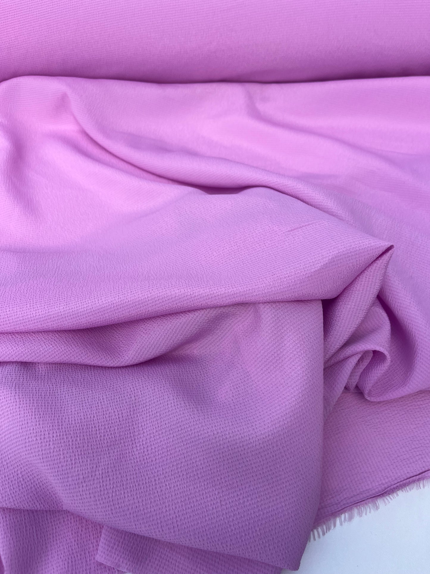 AMOS 011 hammer crêpe bonbon pink