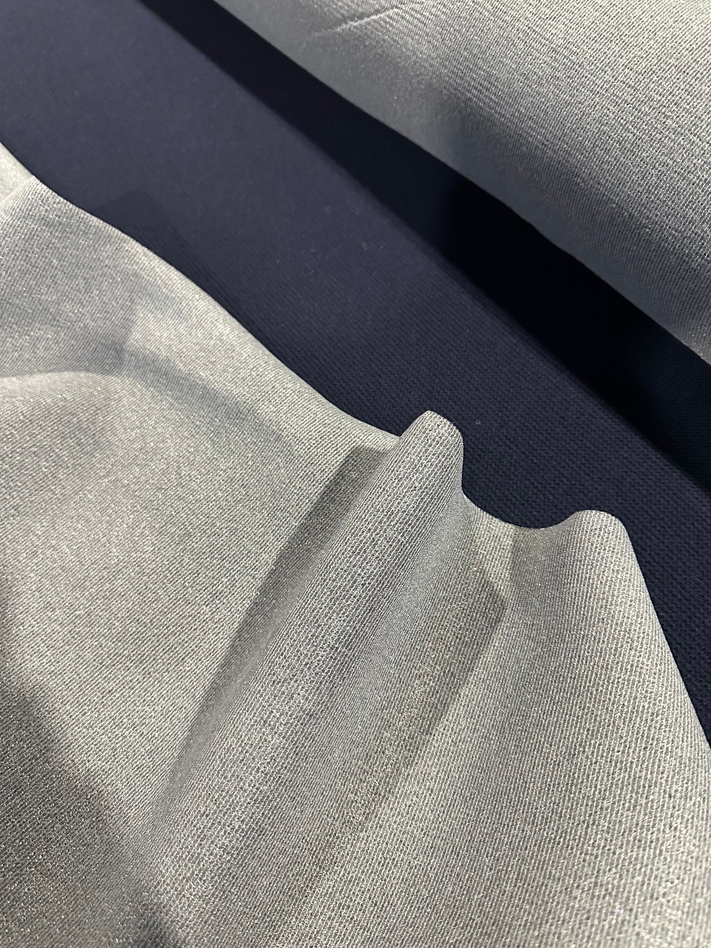 Flip side 370 wool contrecollé Grey/Navy cable structure