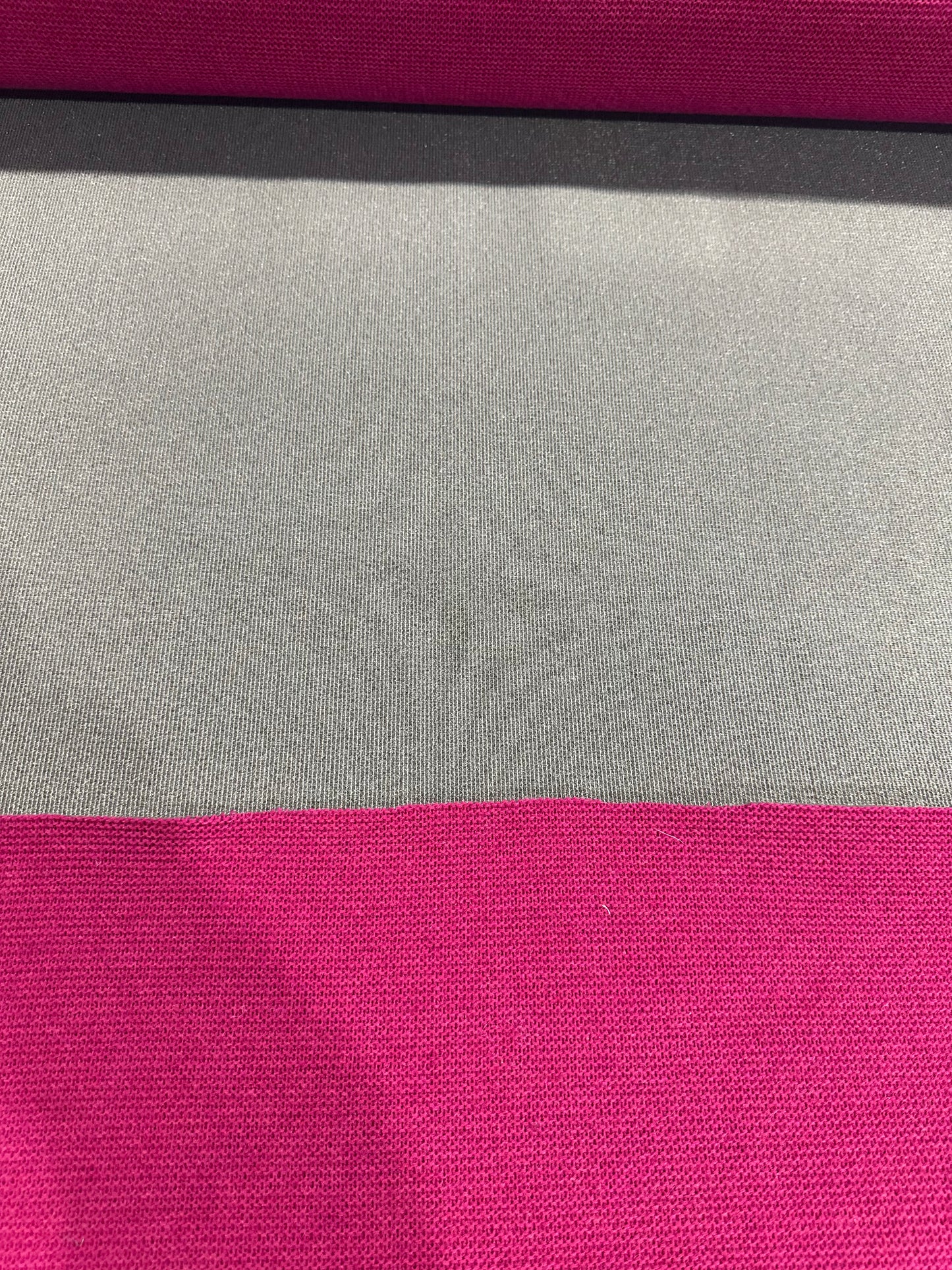 Flip side 380 wool contrecollé Grey/Fuschia cable structure