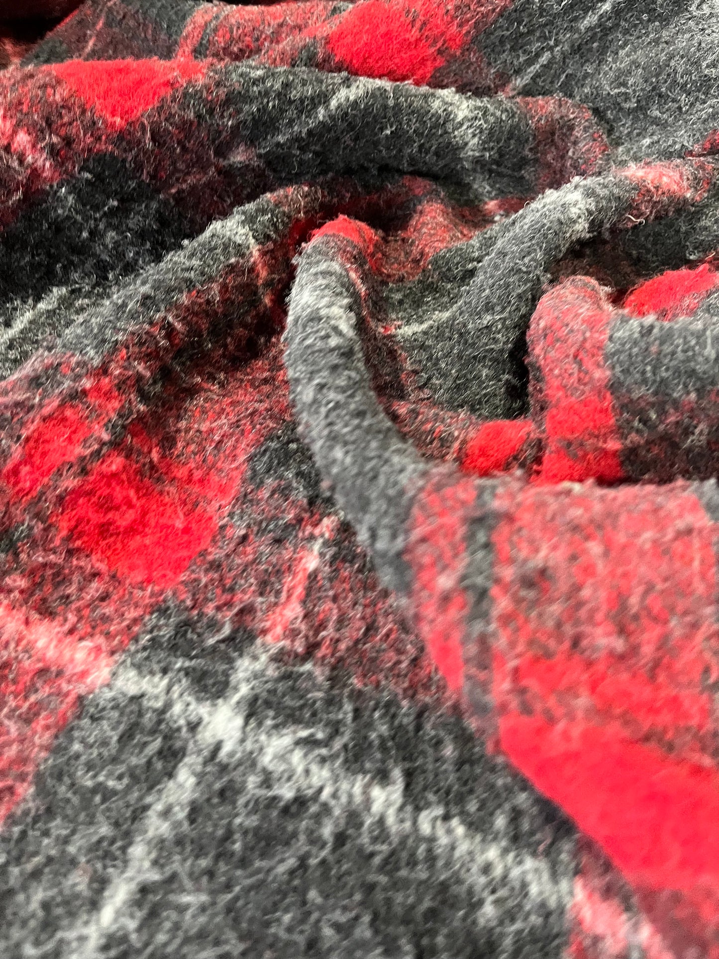 G02 heavy blanket wool grey/red check