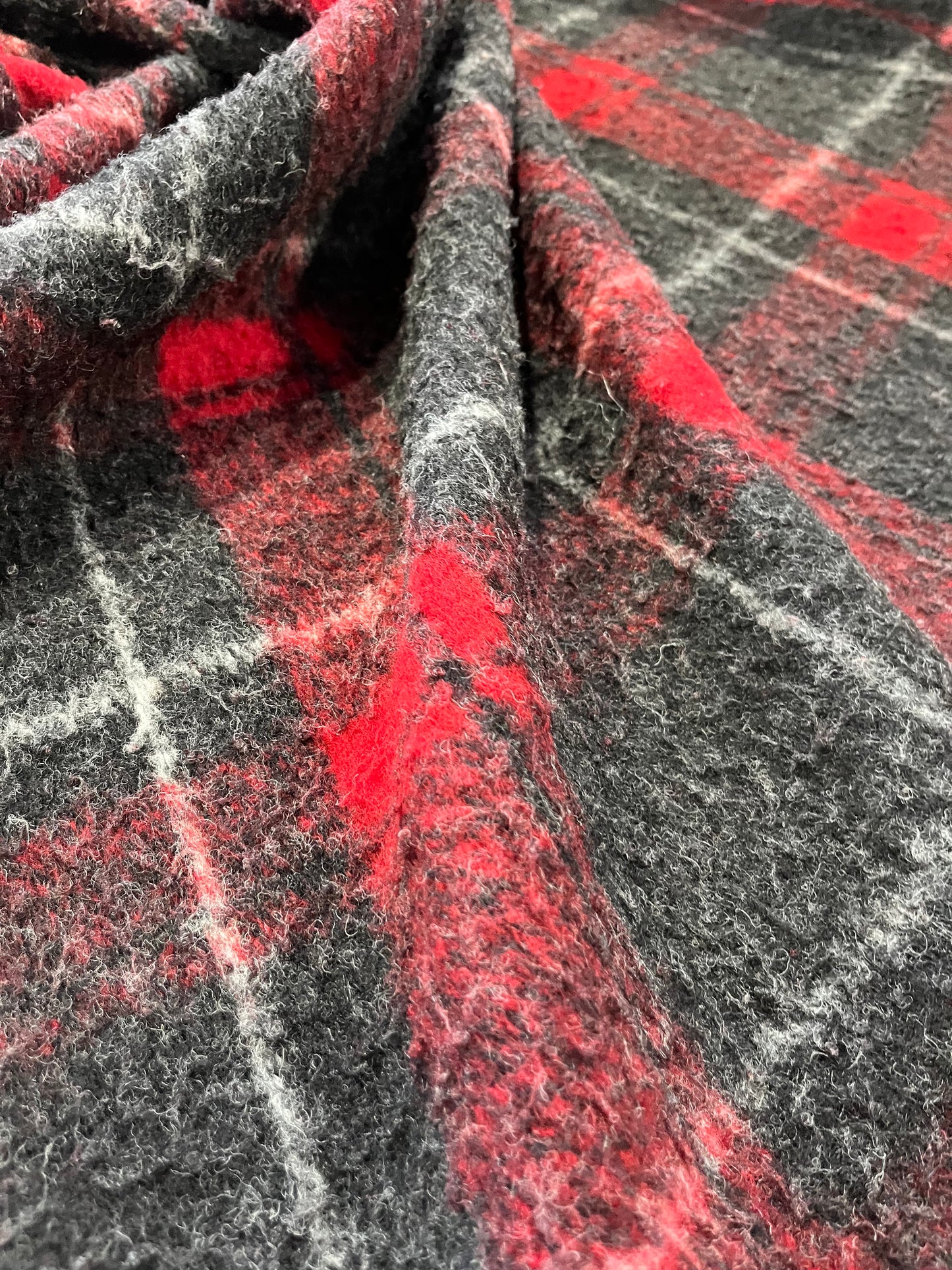 G02 heavy blanket wool grey/red check