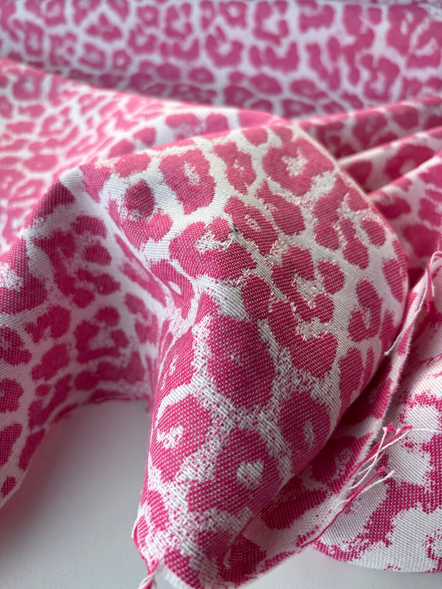 TOTO 002 cotton jacquard animalier fuchsia