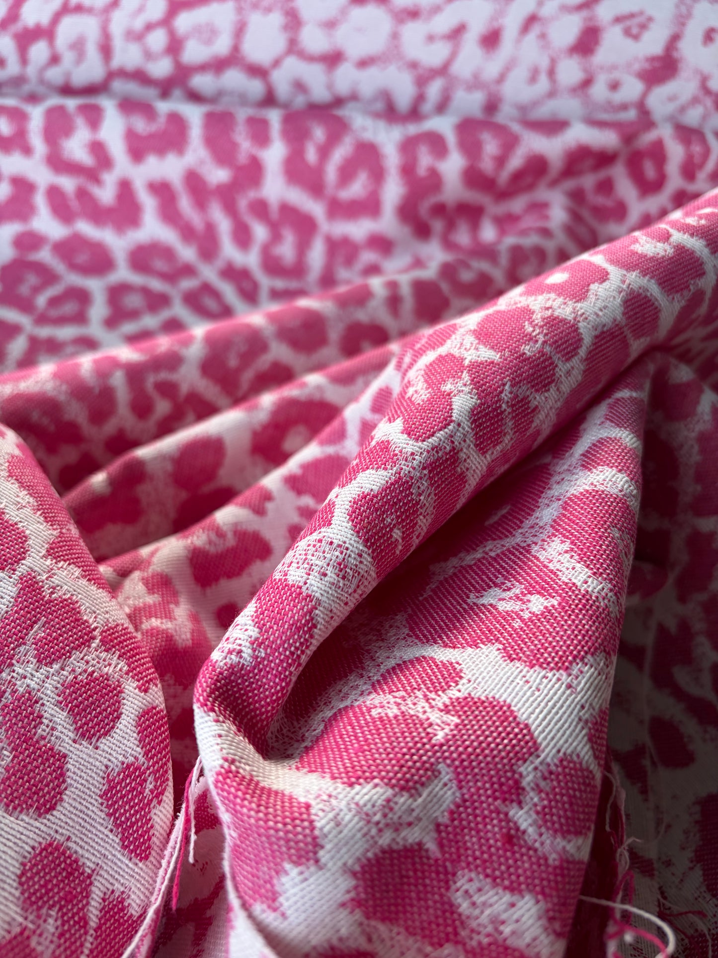 TOTO 002 cotton jacquard animalier fuchsia