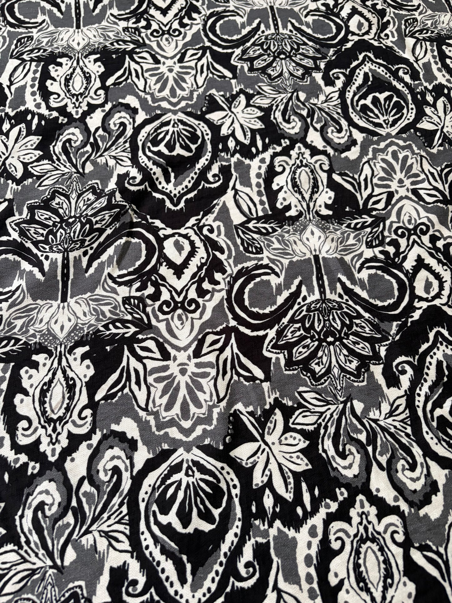 PAZZO 004 viscose crêpe black/white flower print