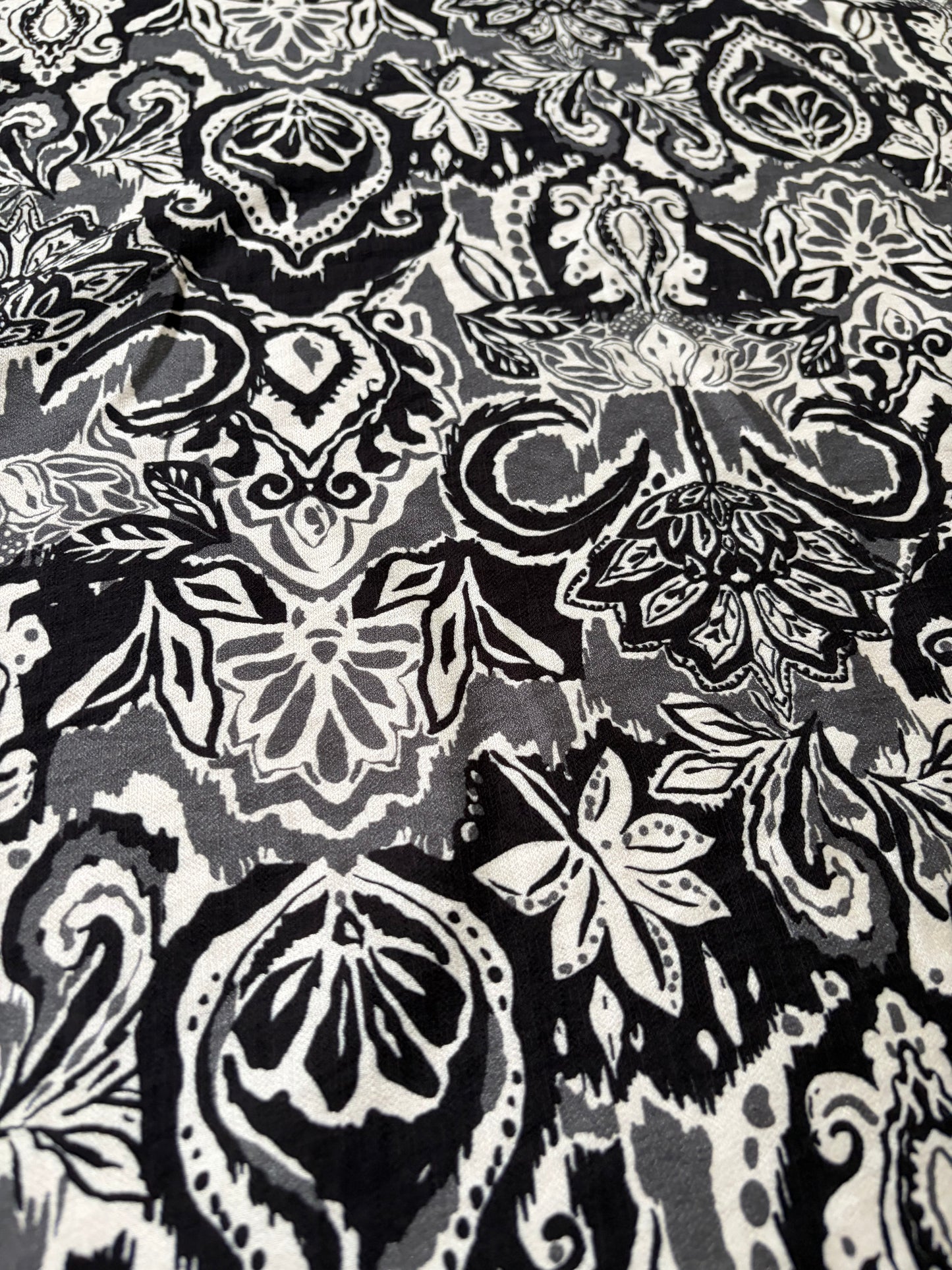PAZZO 004 viscose crêpe black/white flower print