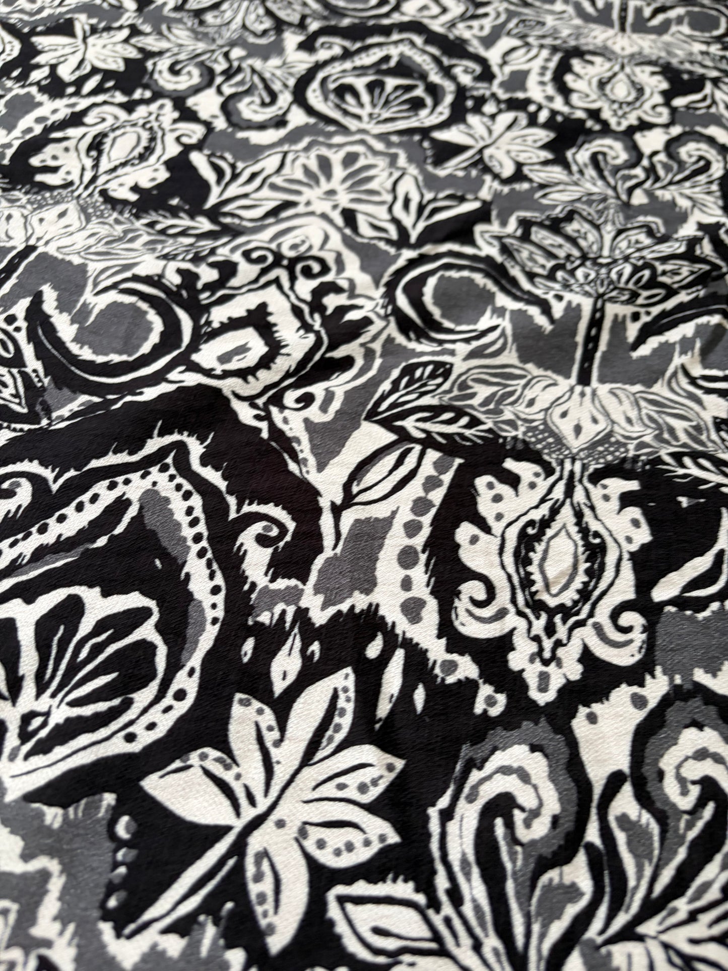 PAZZO 004 viscose crêpe black/white flower print