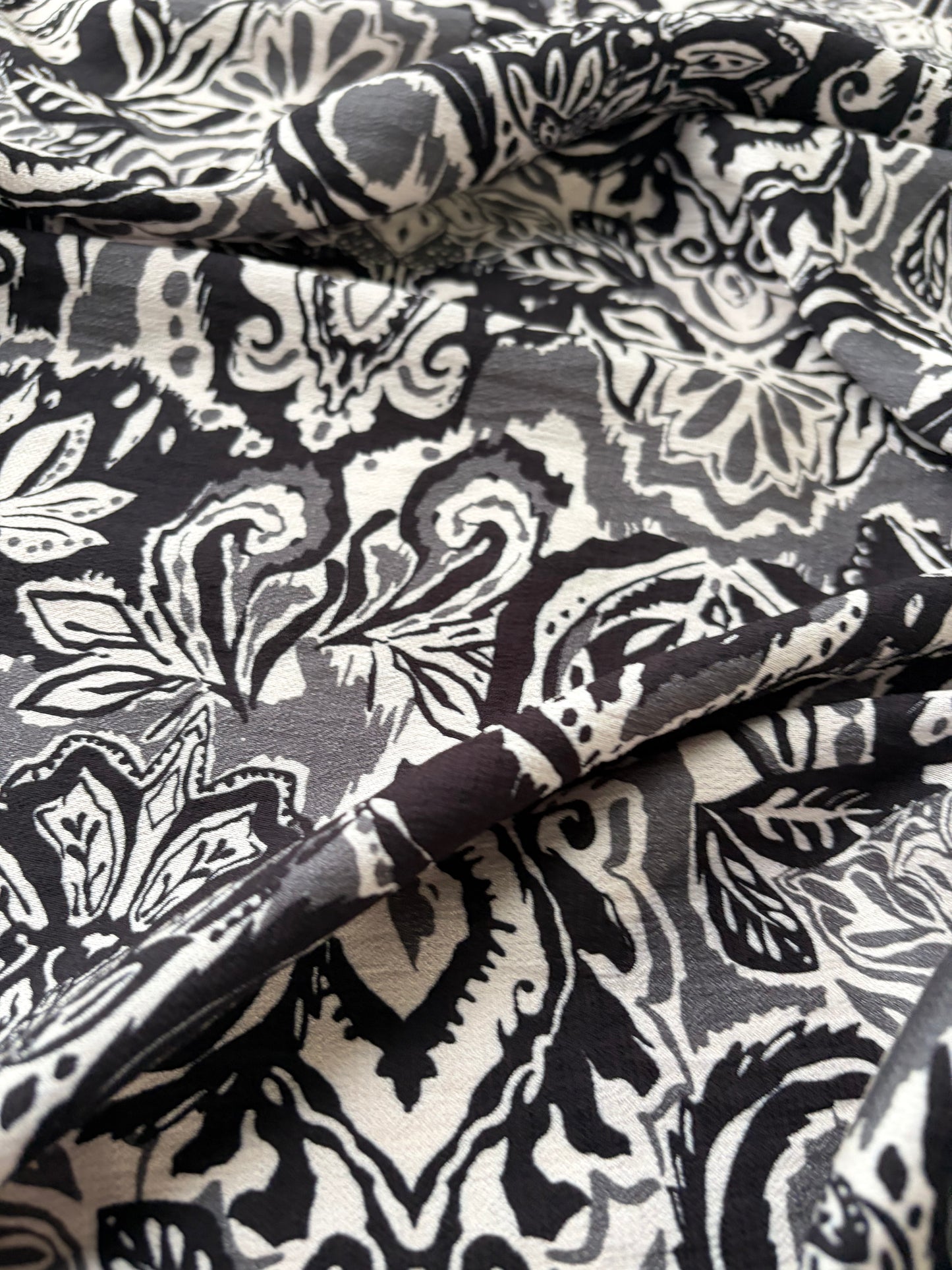 PAZZO 004 viscose crêpe black/white flower print