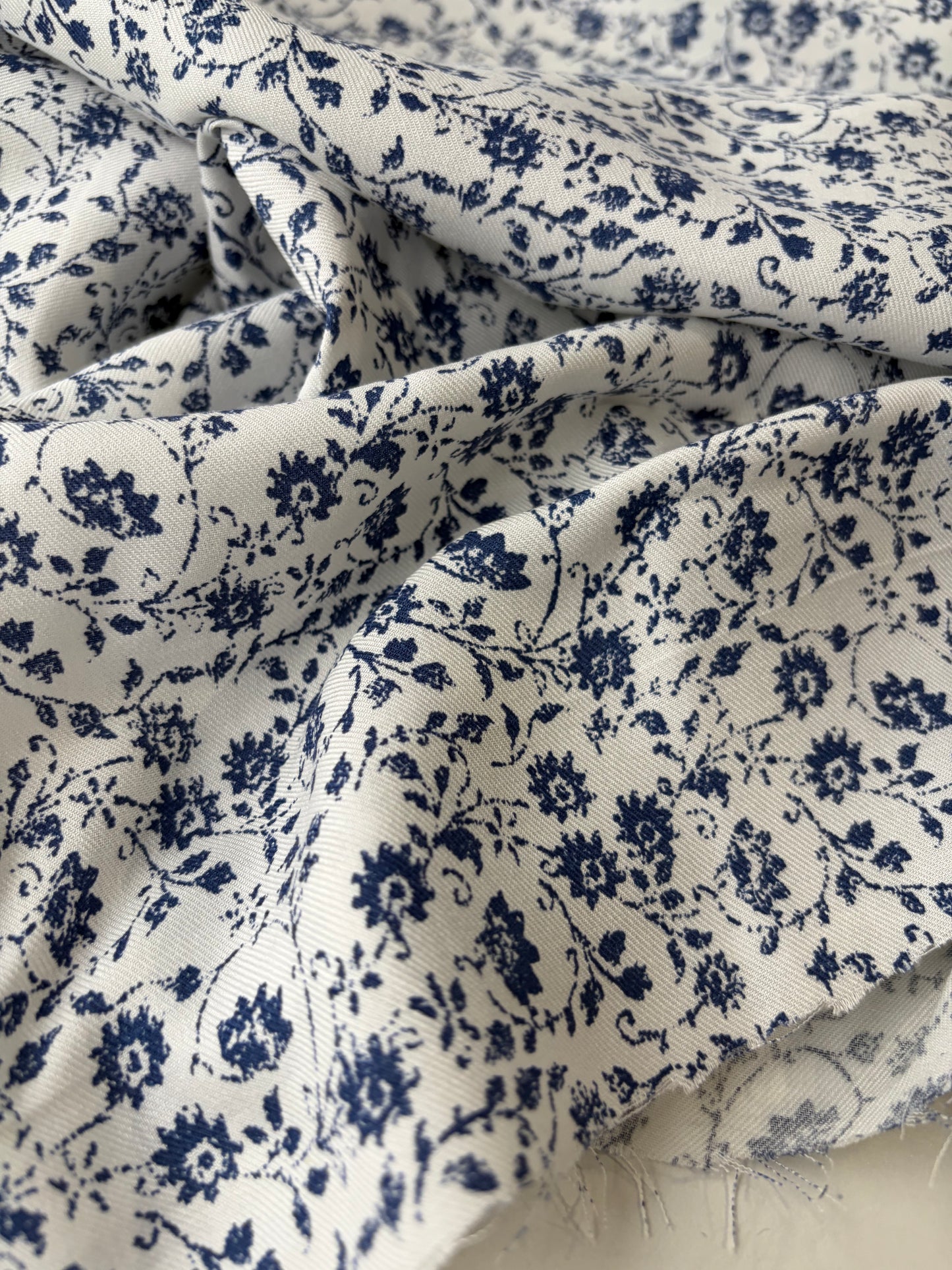 PAZZO 005 viscose twill indigo/white floral print