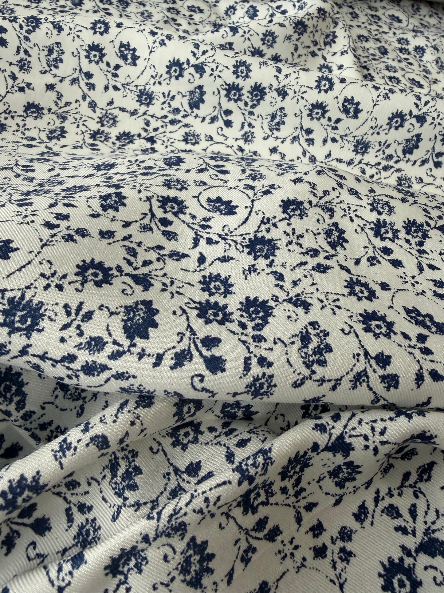 PAZZO 005 viscose twill indigo/white floral print