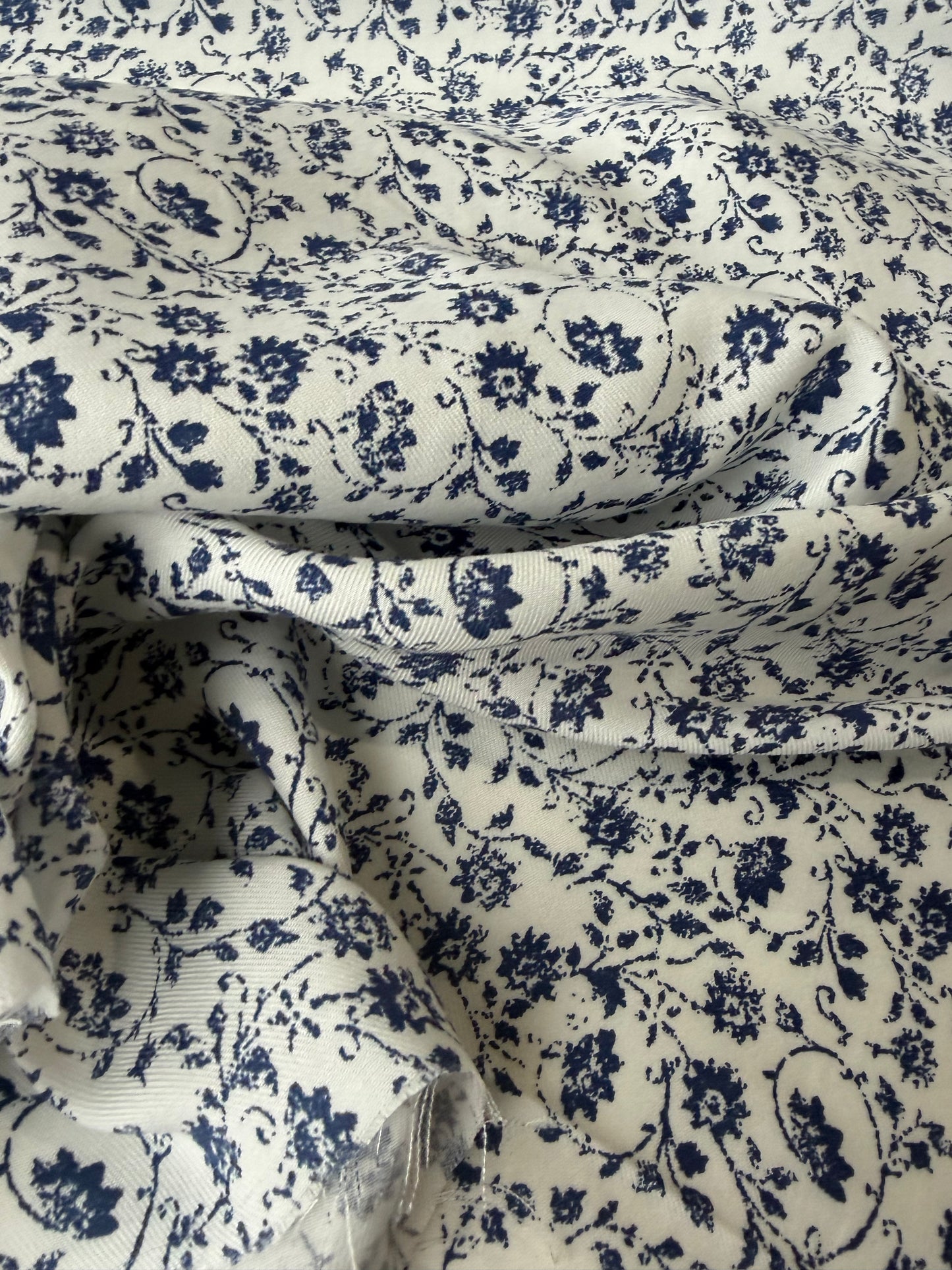 PAZZO 005 viscose twill indigo/white floral print