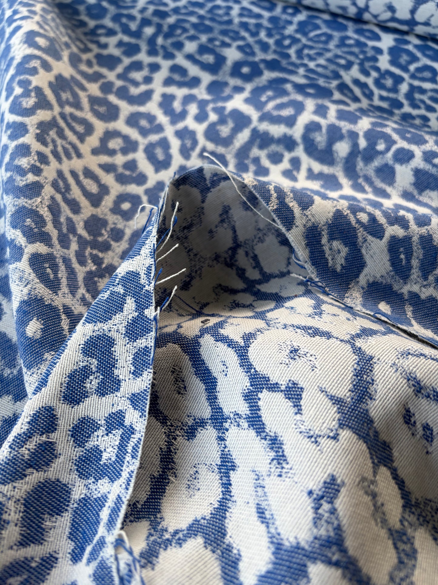 TOTO 004 cotton jacquard animalier cobalt