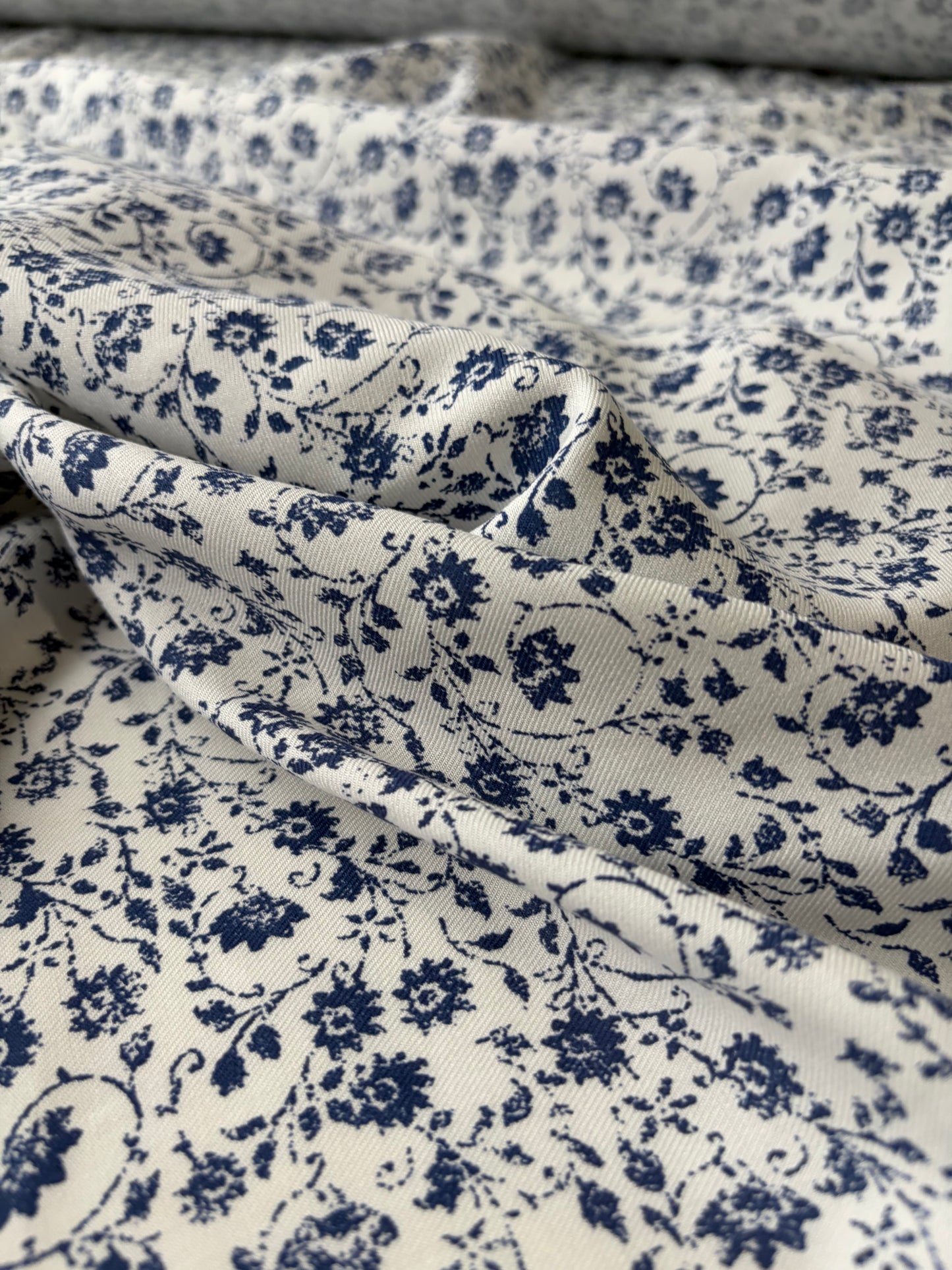 PAZZO 005 viscose twill indigo/white floral print