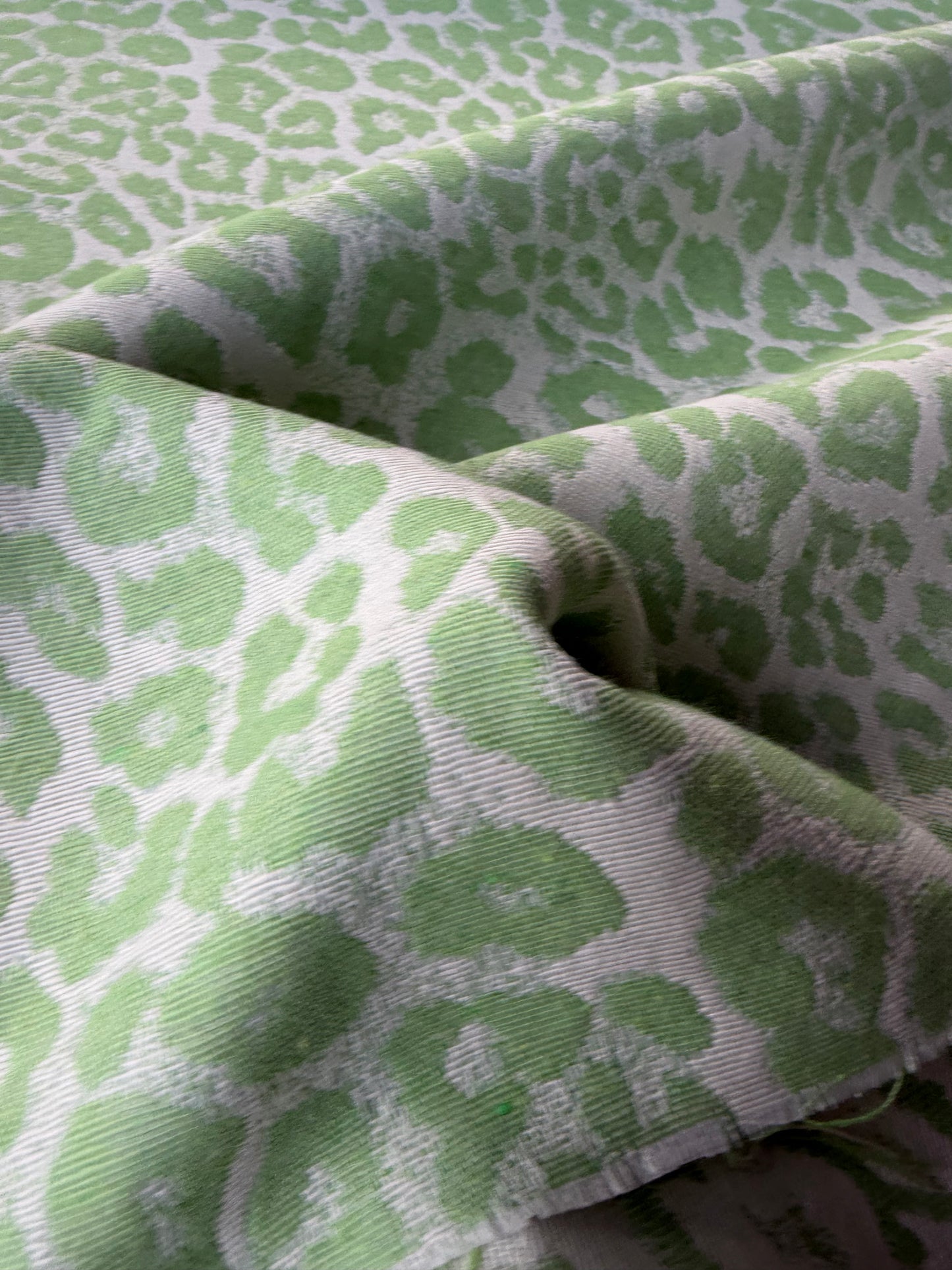 TOTO 008 cotton jacquard animalier green
