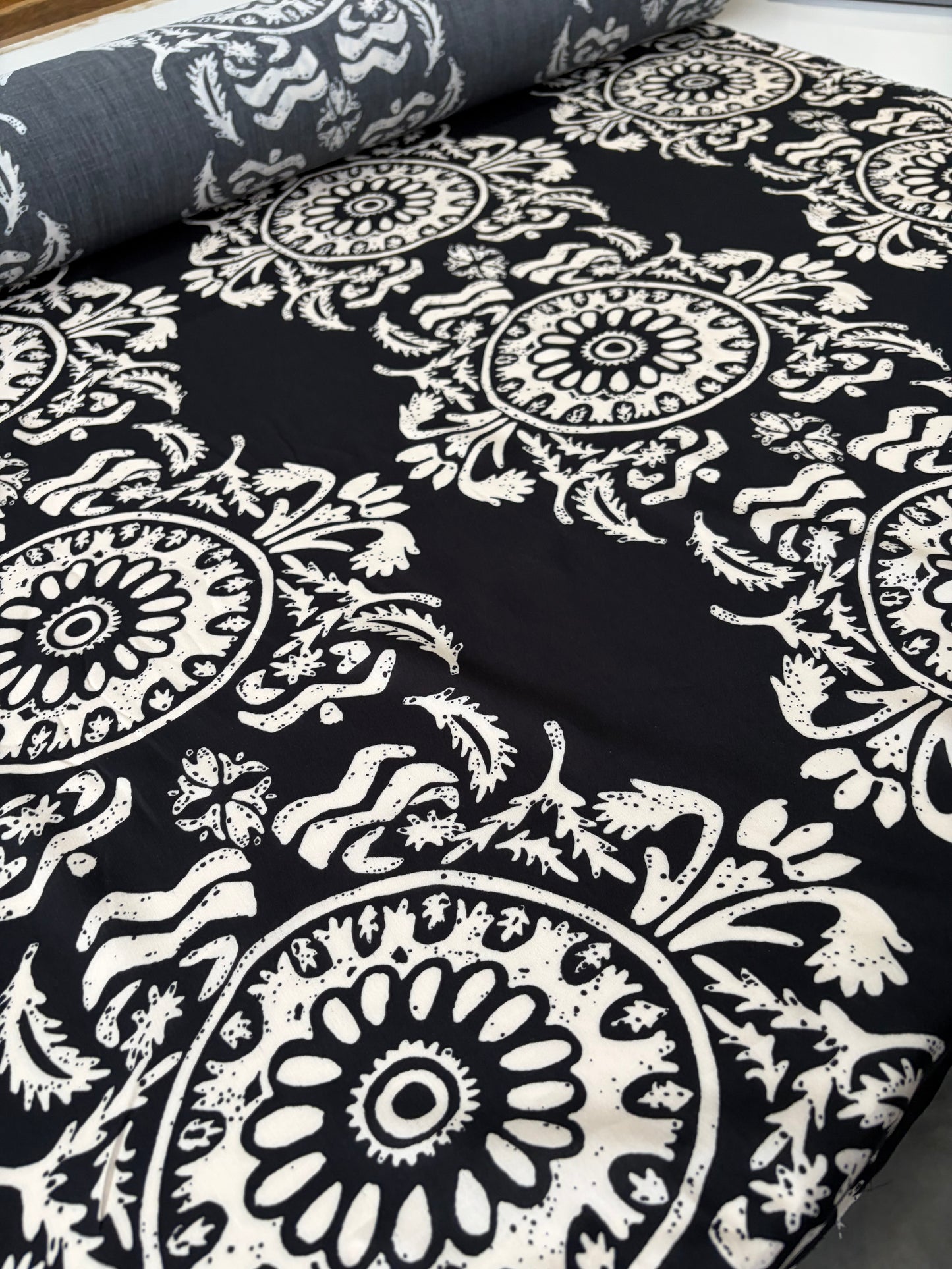 PAZZO 009 viscose black/white print