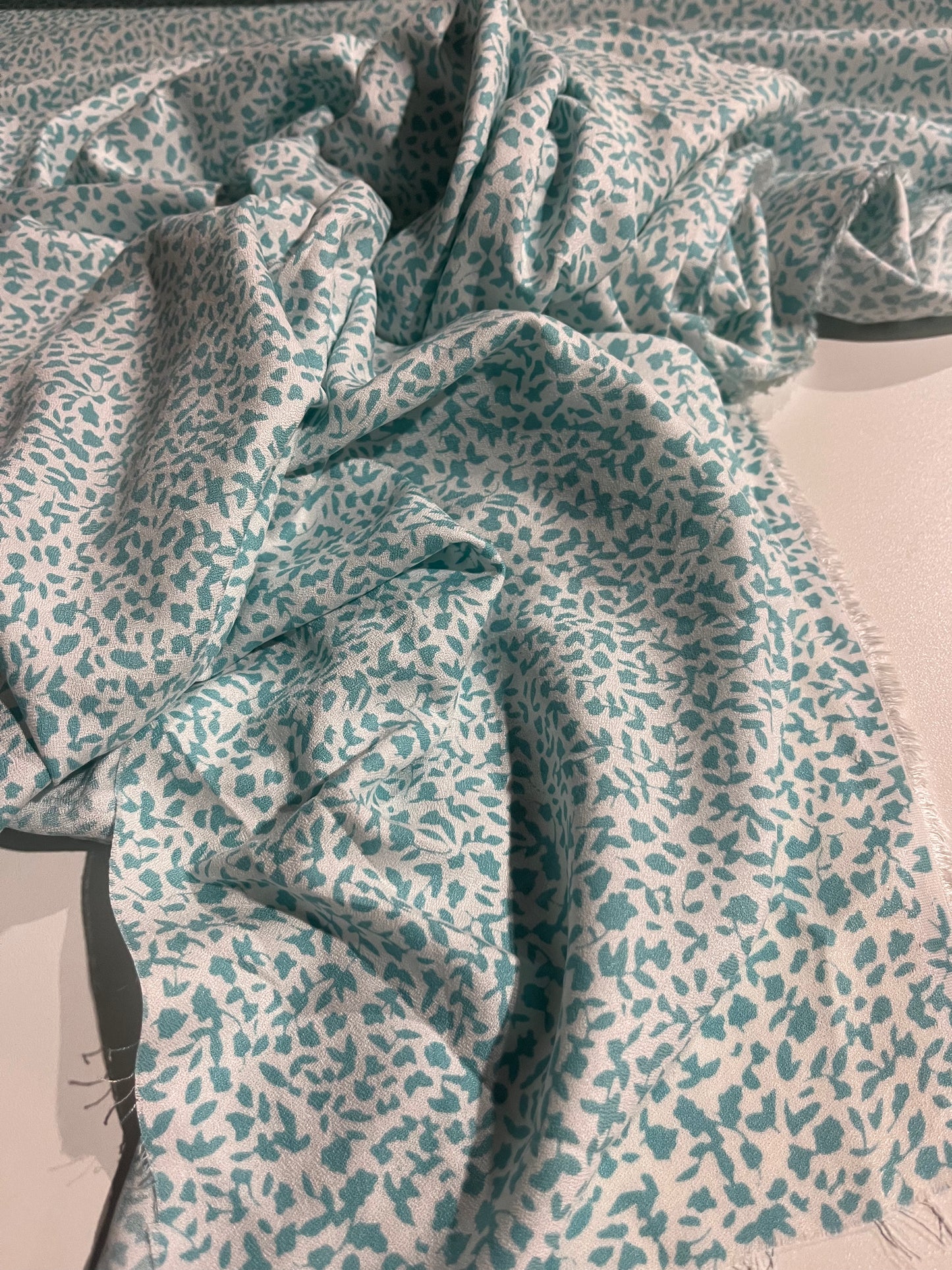 WALLY 035 warm viscose twill aqua/white small design