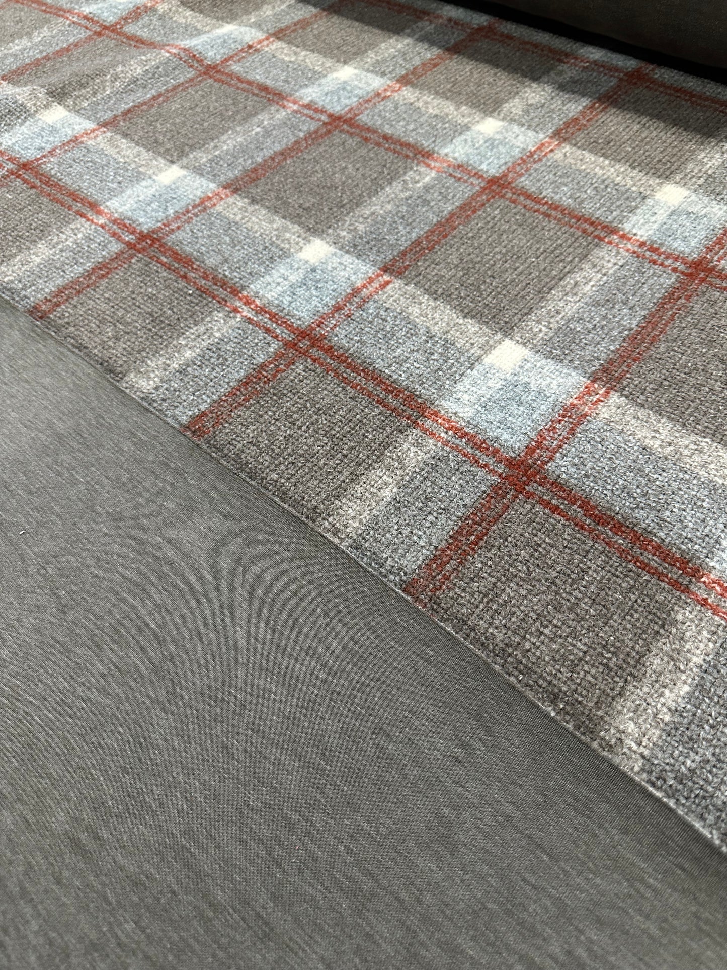 Flip side 465 wool jersey red, light blue, taupe check double face taupe