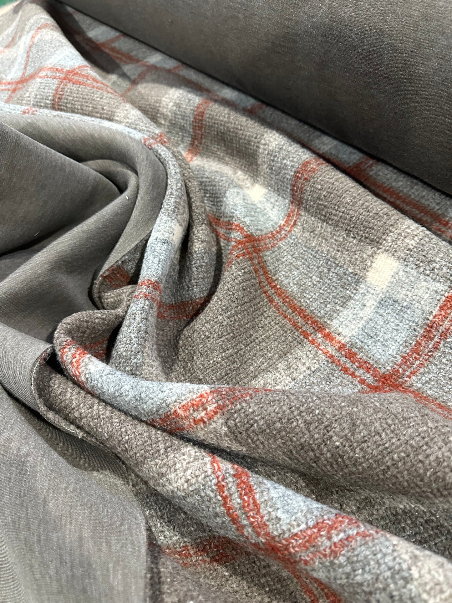 Flip side 465 wool jersey red, light blue, taupe check double face taupe