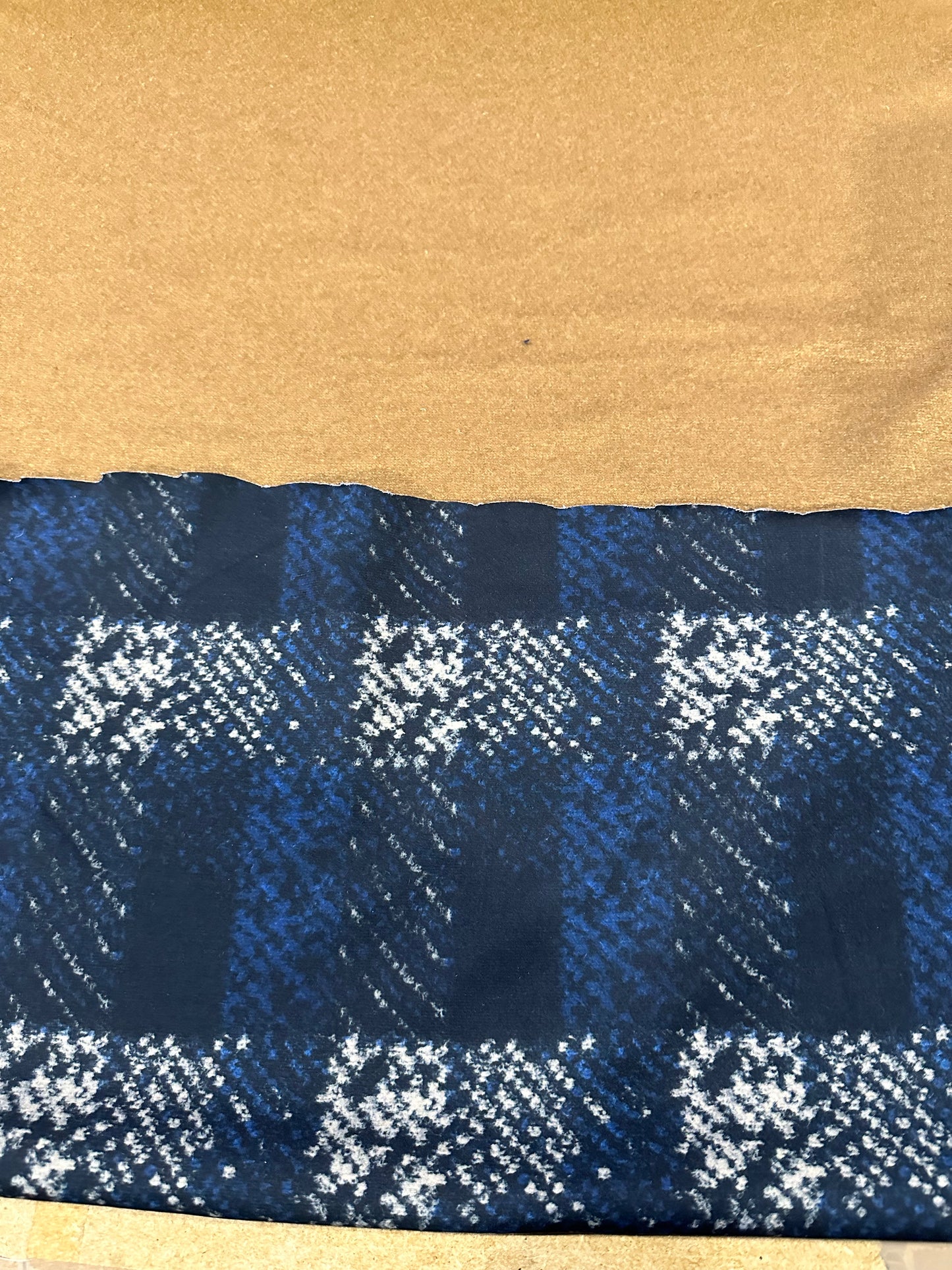 Flip side 480 wool jersey blue white design double face tabac