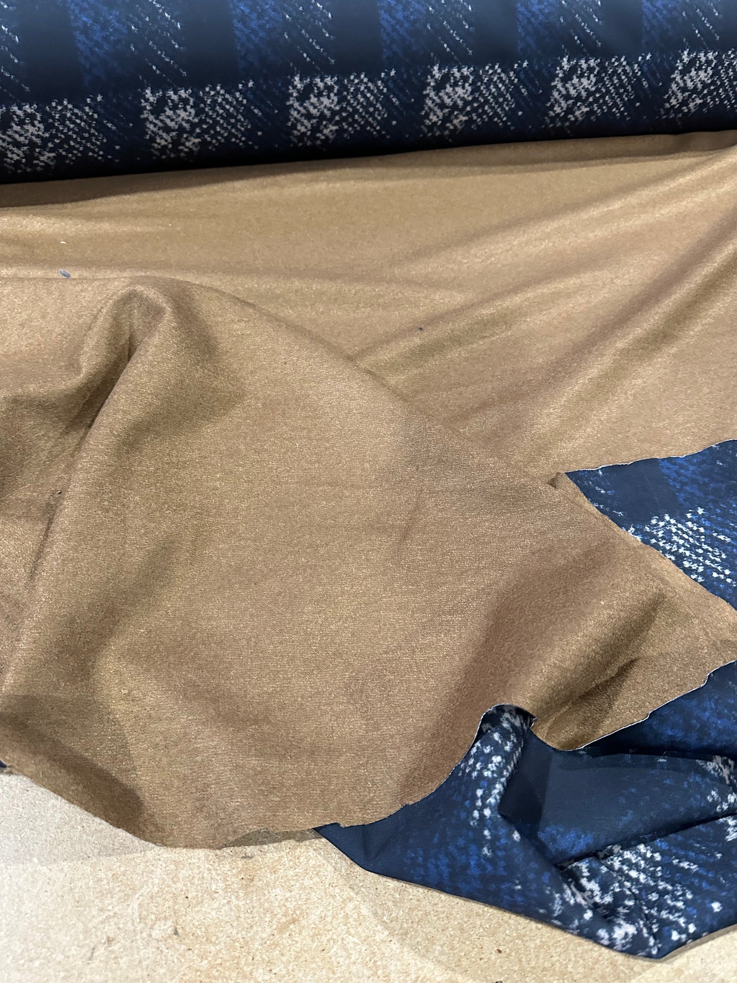 Flip side 480 wool jersey blue white design double face tabac