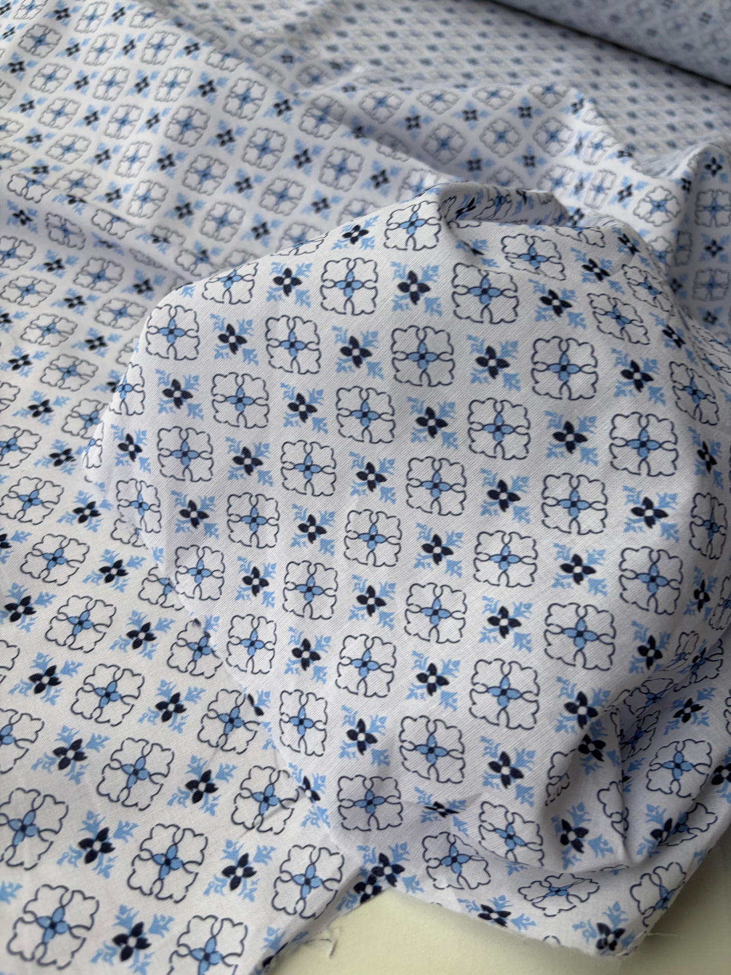 PAZZO 019 cotton voile multi blue clover print
