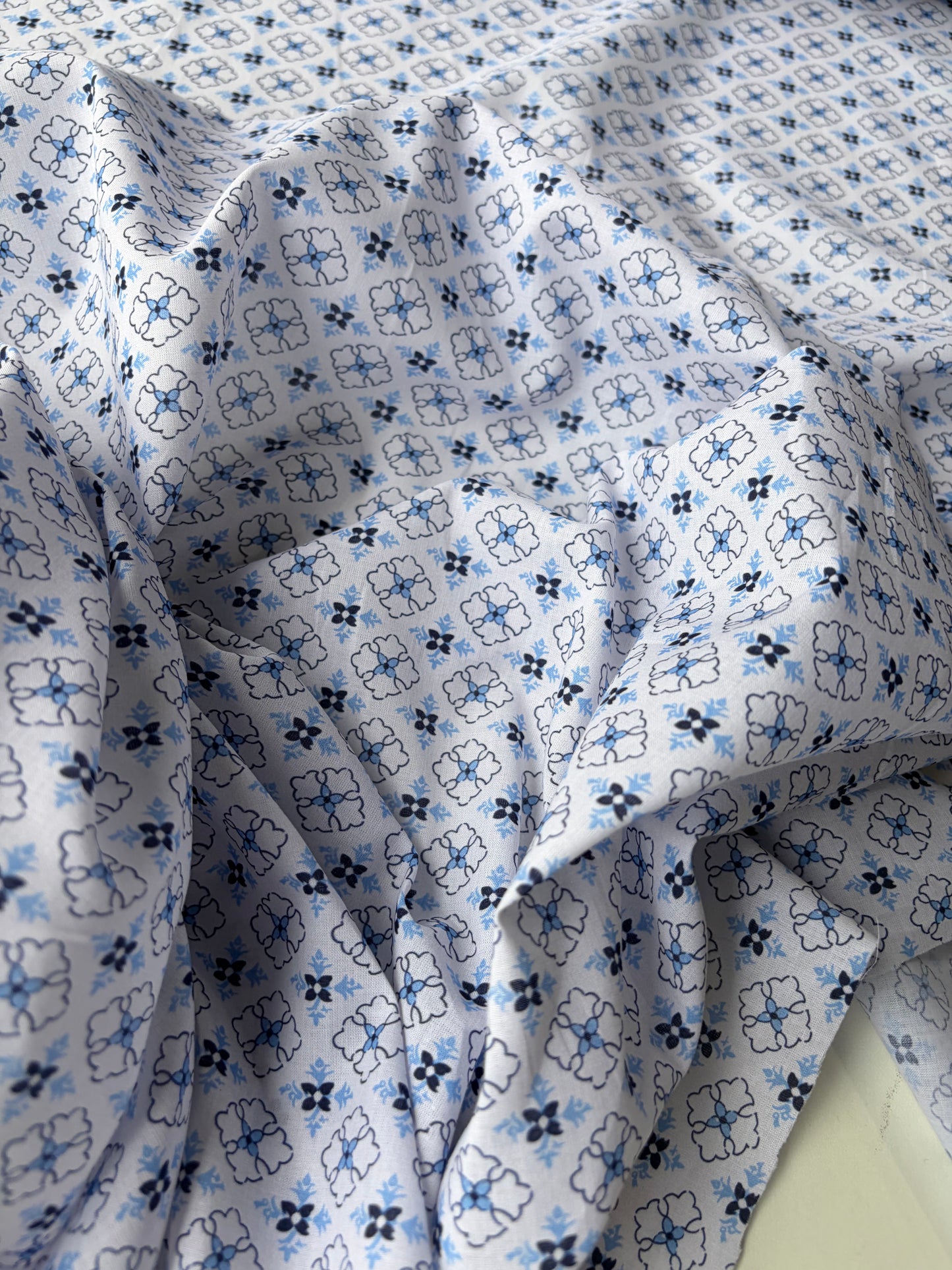 PAZZO 019 cotton voile multi blue clover print