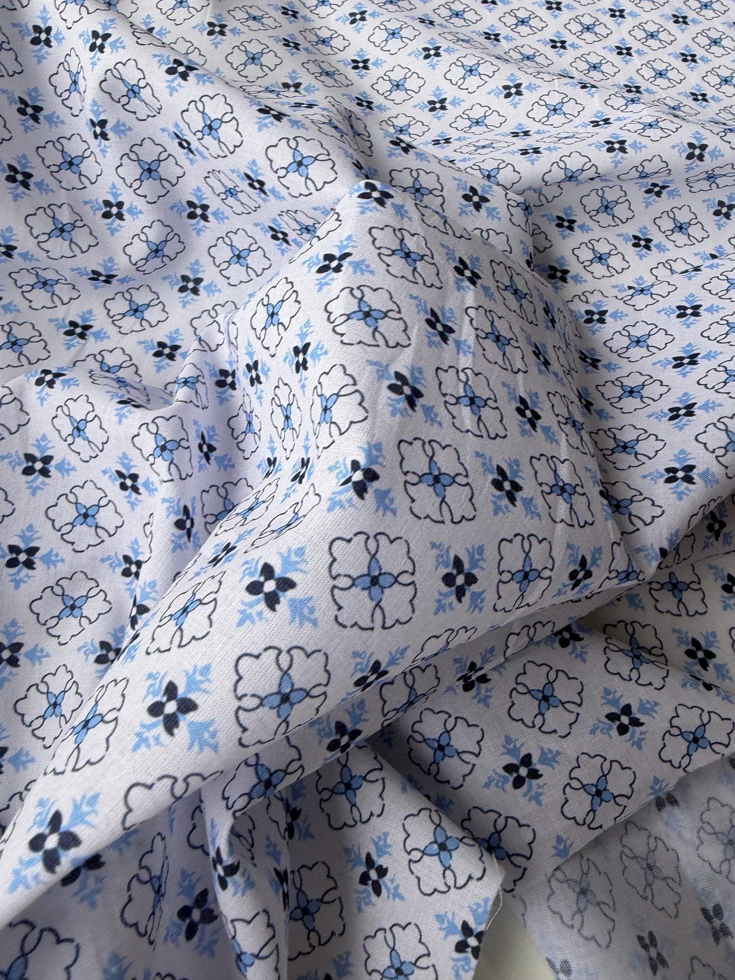 PAZZO 019 cotton voile multi blue clover print
