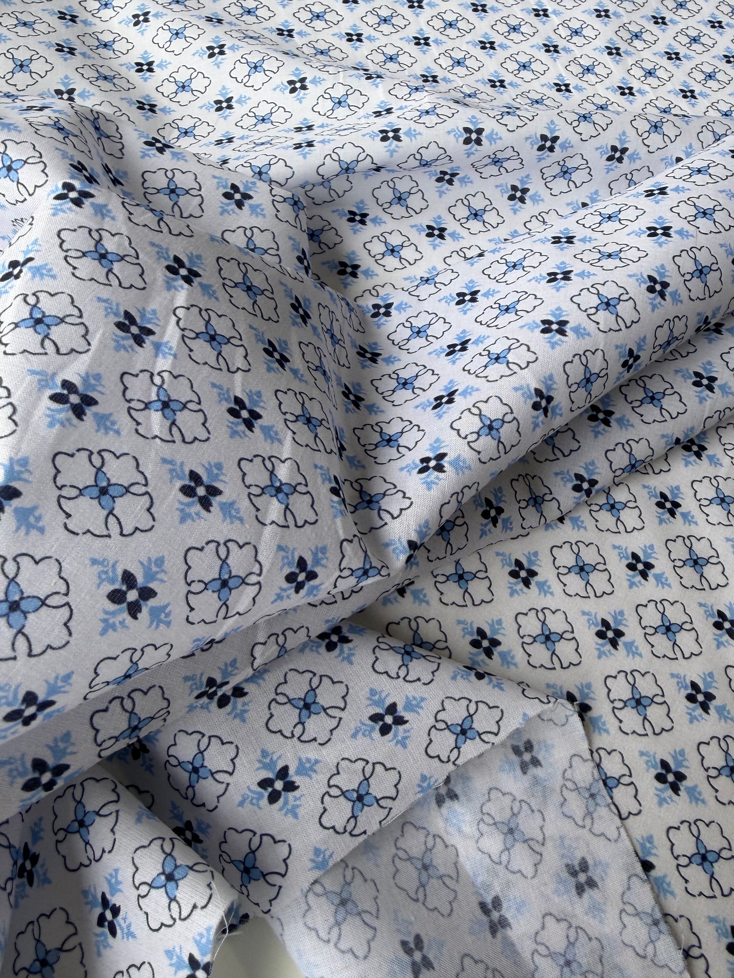 PAZZO 019 cotton voile multi blue clover print