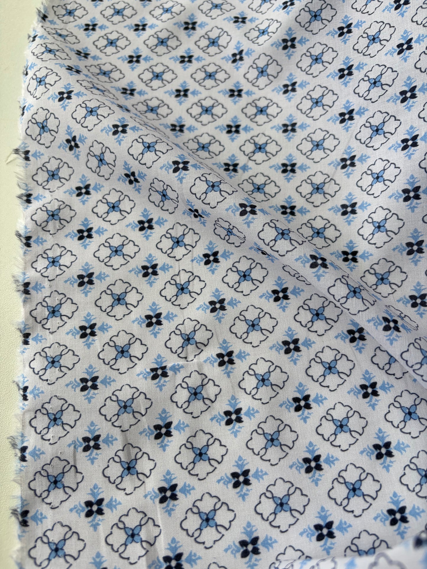 PAZZO 019 cotton voile multi blue clover print