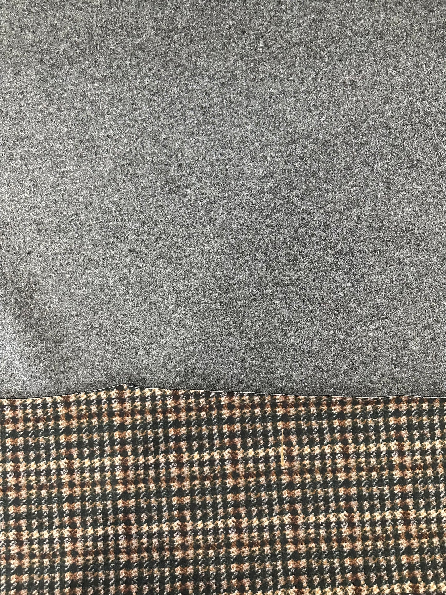 Flip Side 545 wool blurry pied de poule green brown double face grey