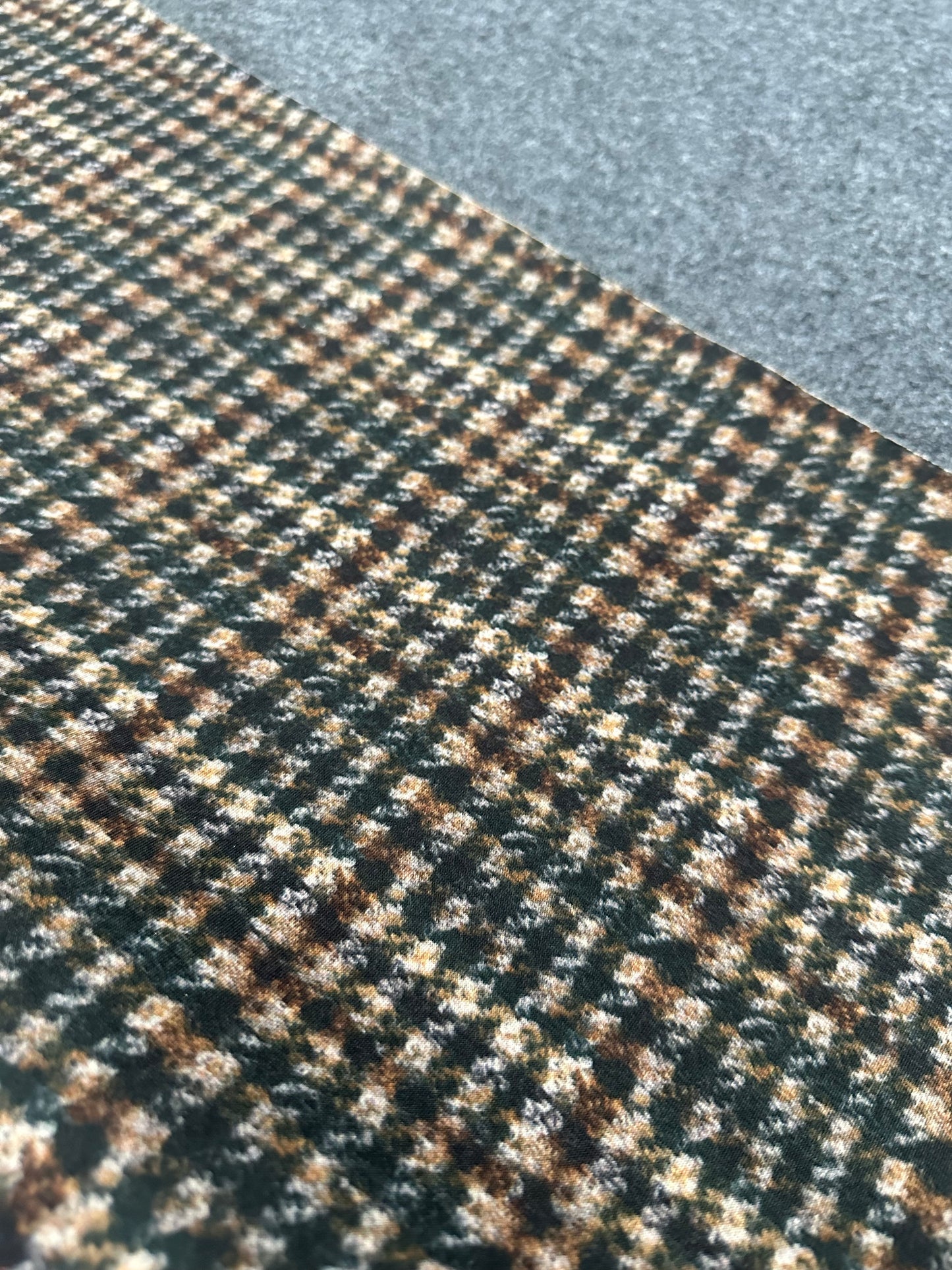 Flip Side 545 wool blurry pied de poule green brown double face grey