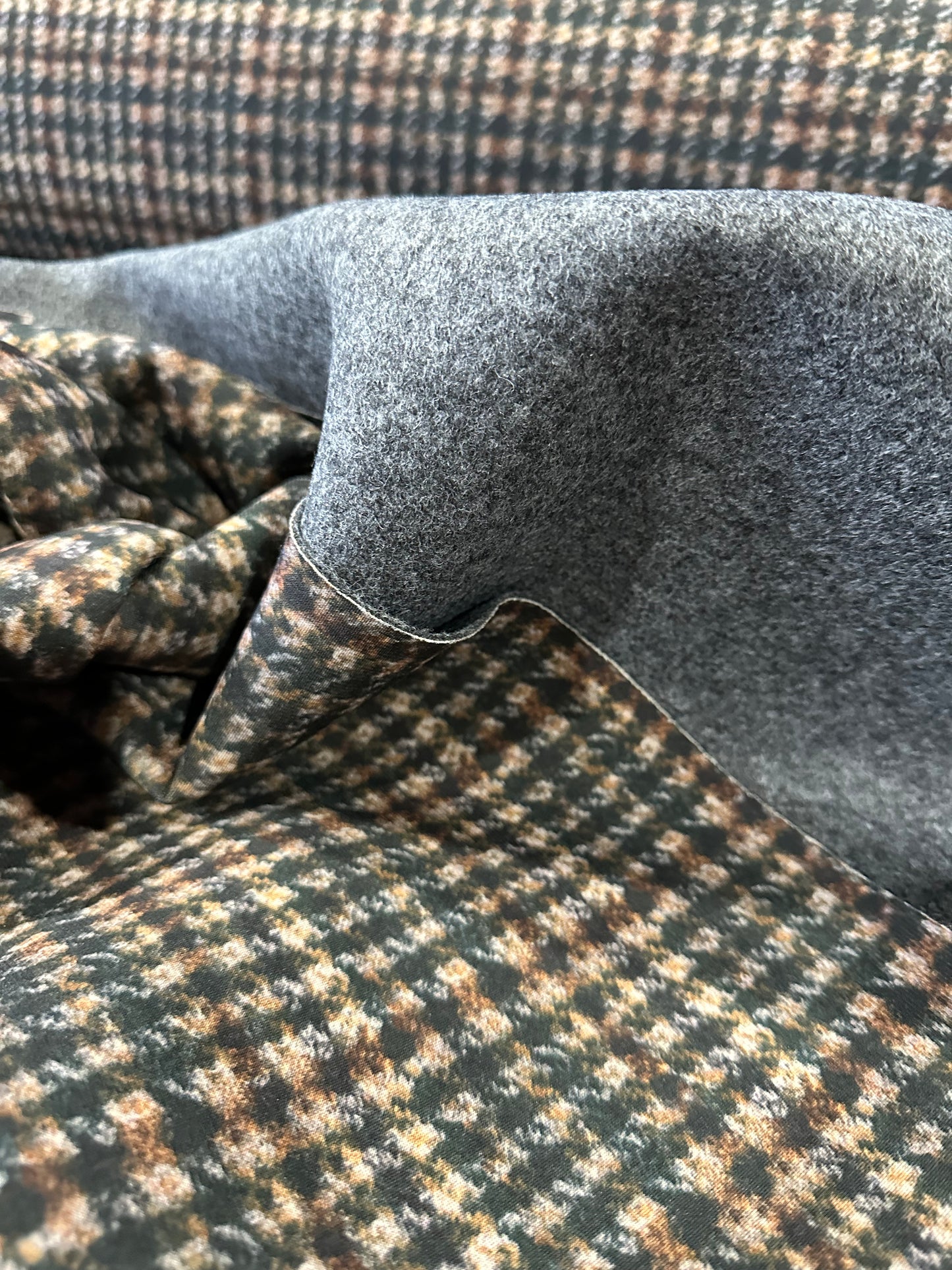 Flip Side 545 wool blurry pied de poule green brown double face grey