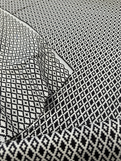Jacques 130 jacquard losange design black/white