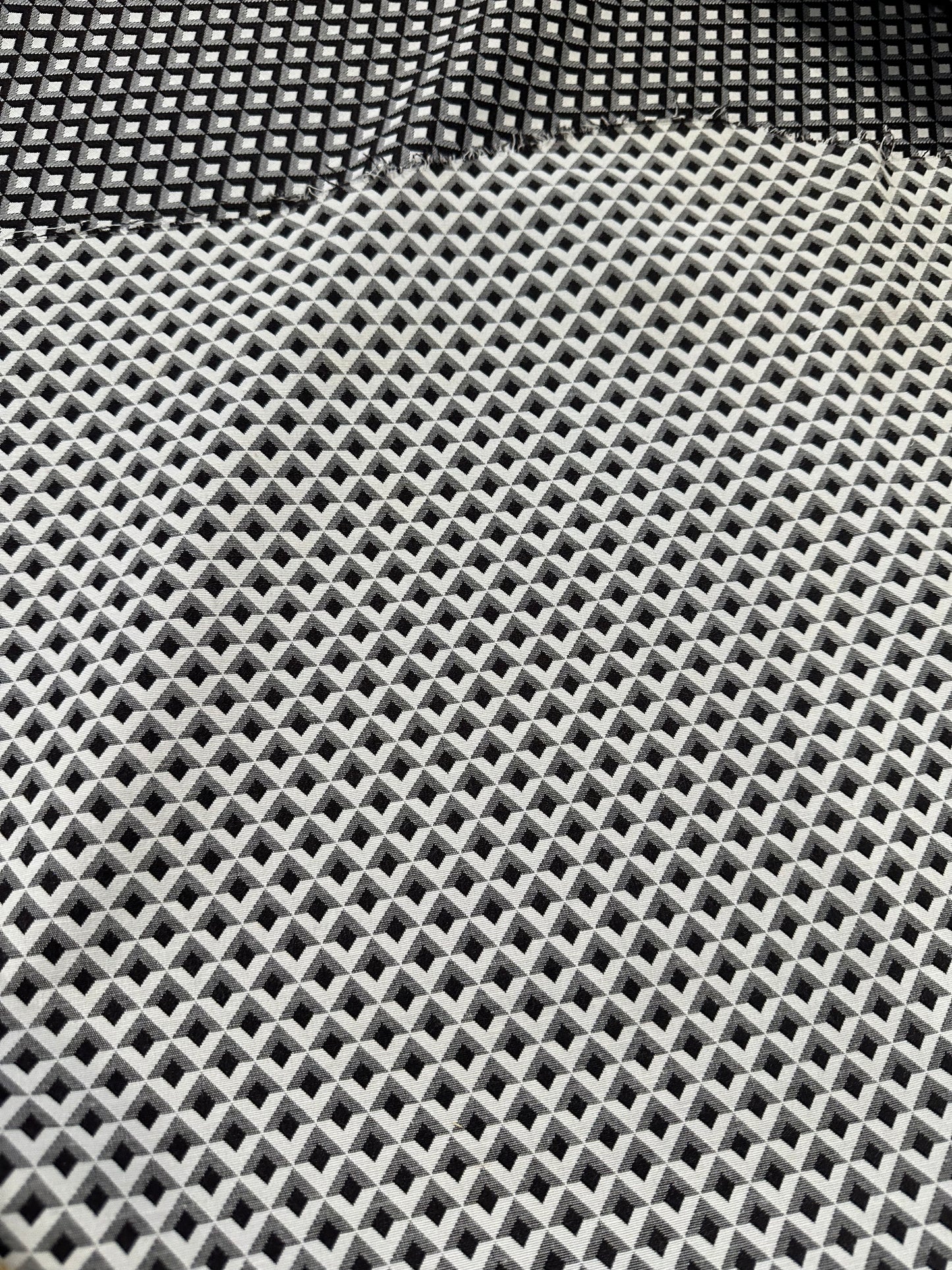 Jacques 135 jacquard geometrical design black/white