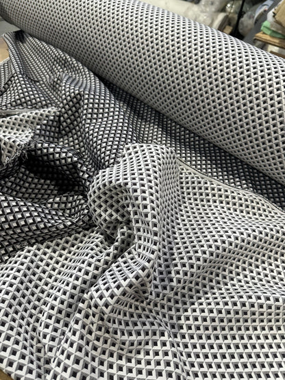 Jacques 135 jacquard geometrical design black/white