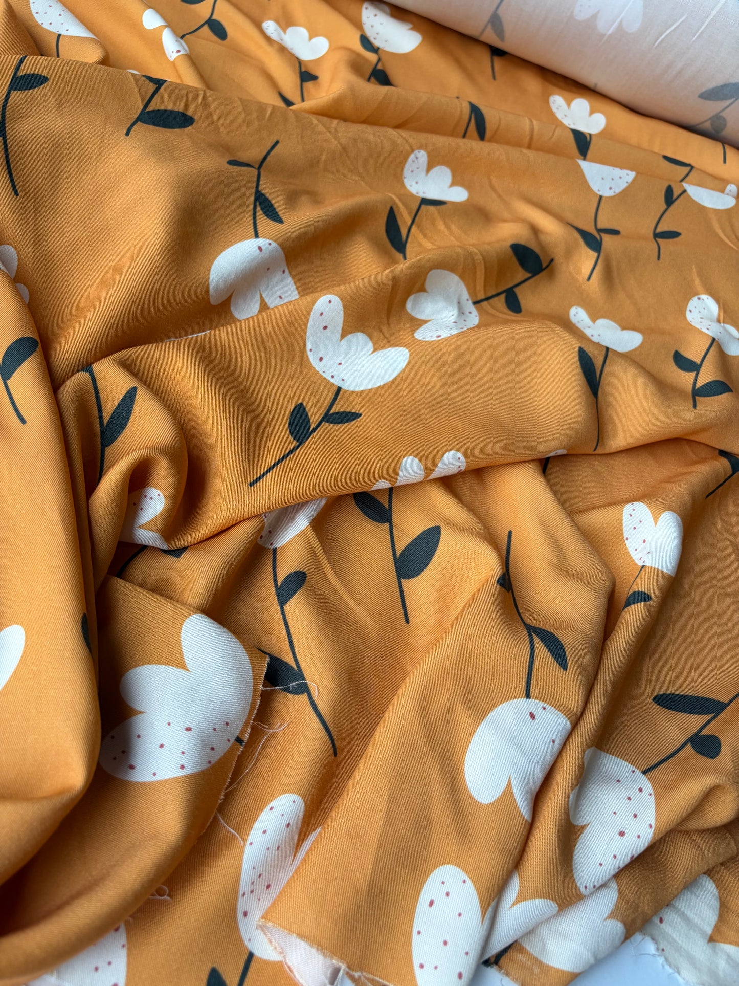 PAZZO 026 viscose twill naive flowers