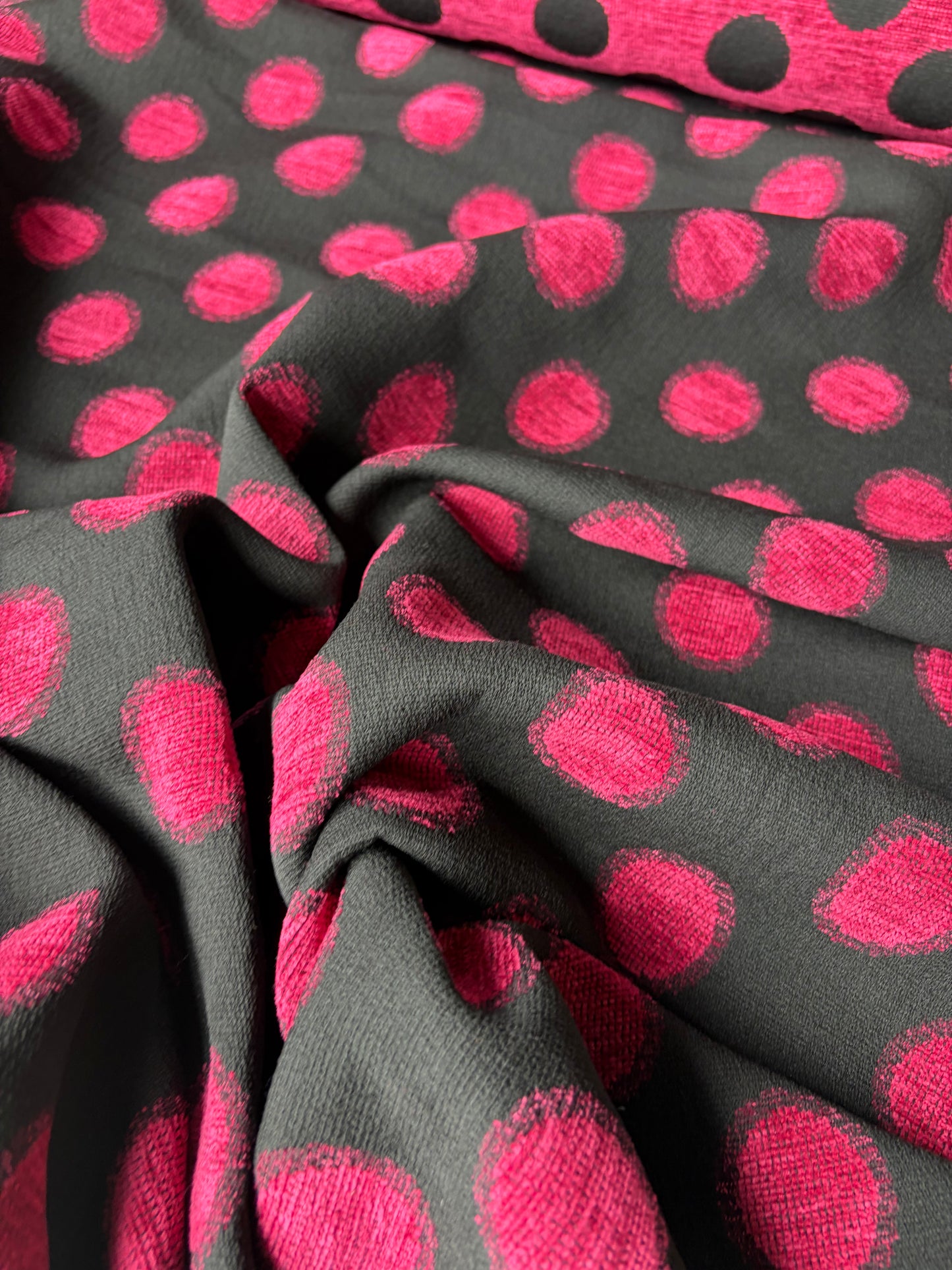 TOTO 039 heavy chenille jacquard fuchsia dots